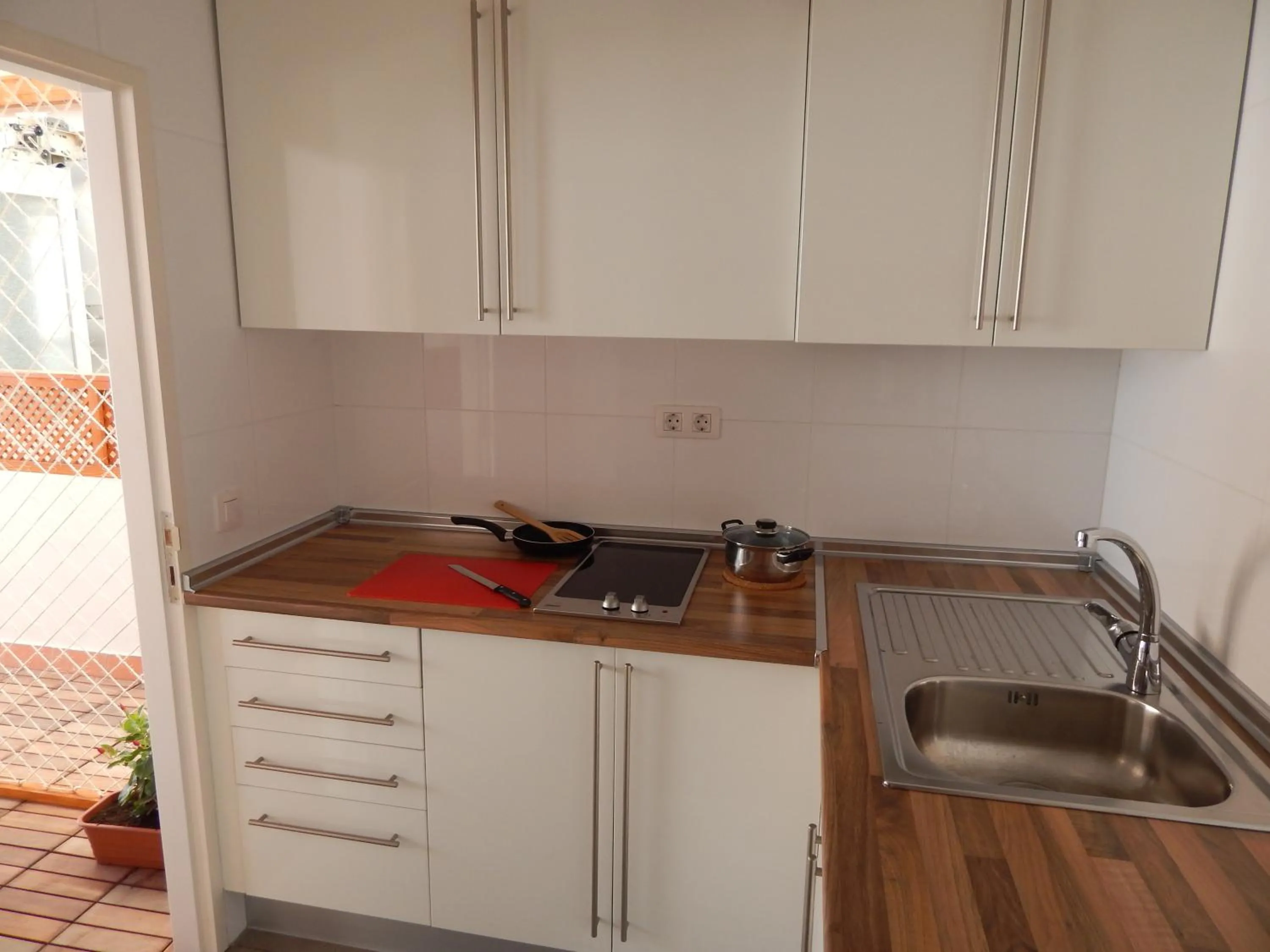 Communal kitchen in Twenty Seven Degrees Las Palmas