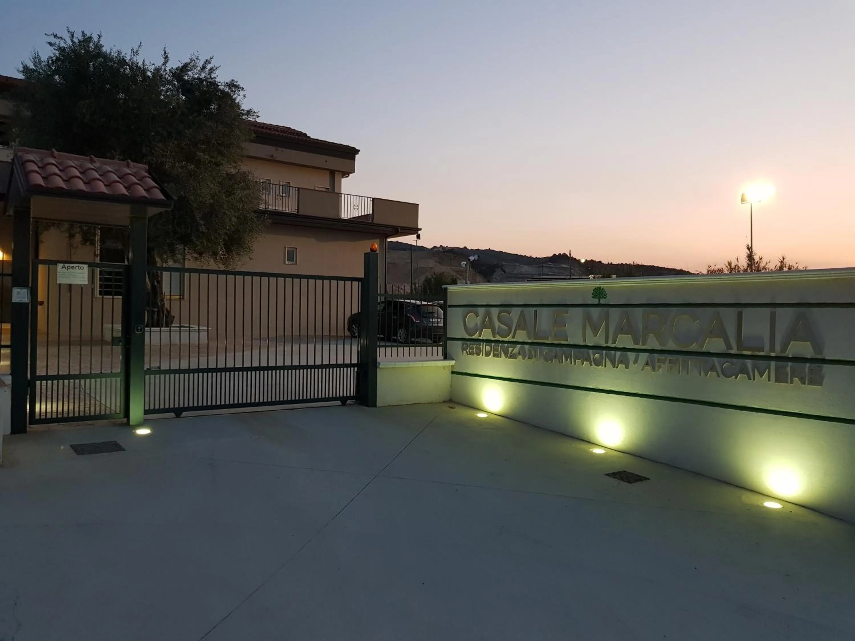 Sunset in Casale Marcalia - bed & breakfast