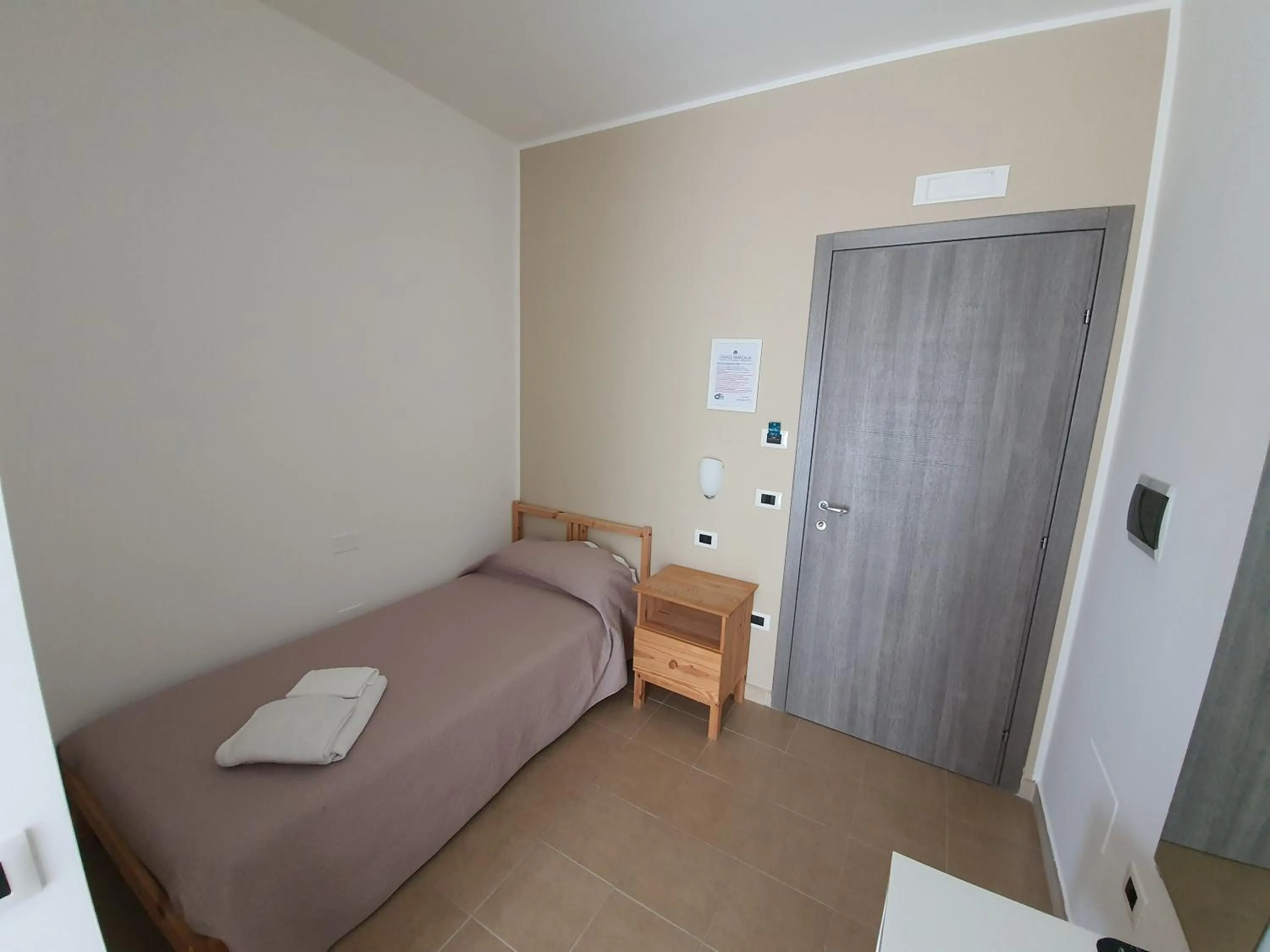 Bed in Casale Marcalia - bed & breakfast