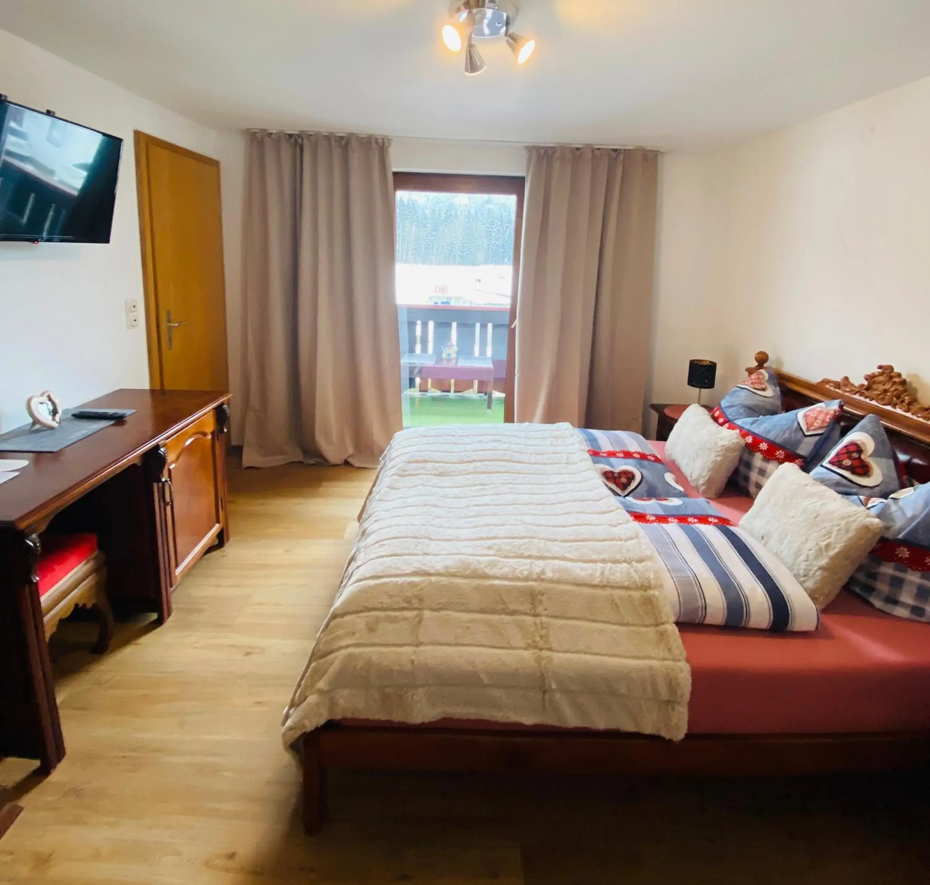 Double Room with Balcony in Steinbock Bed & Breakfast Double Room with Balcony in Steinbock Bed & Breakfast