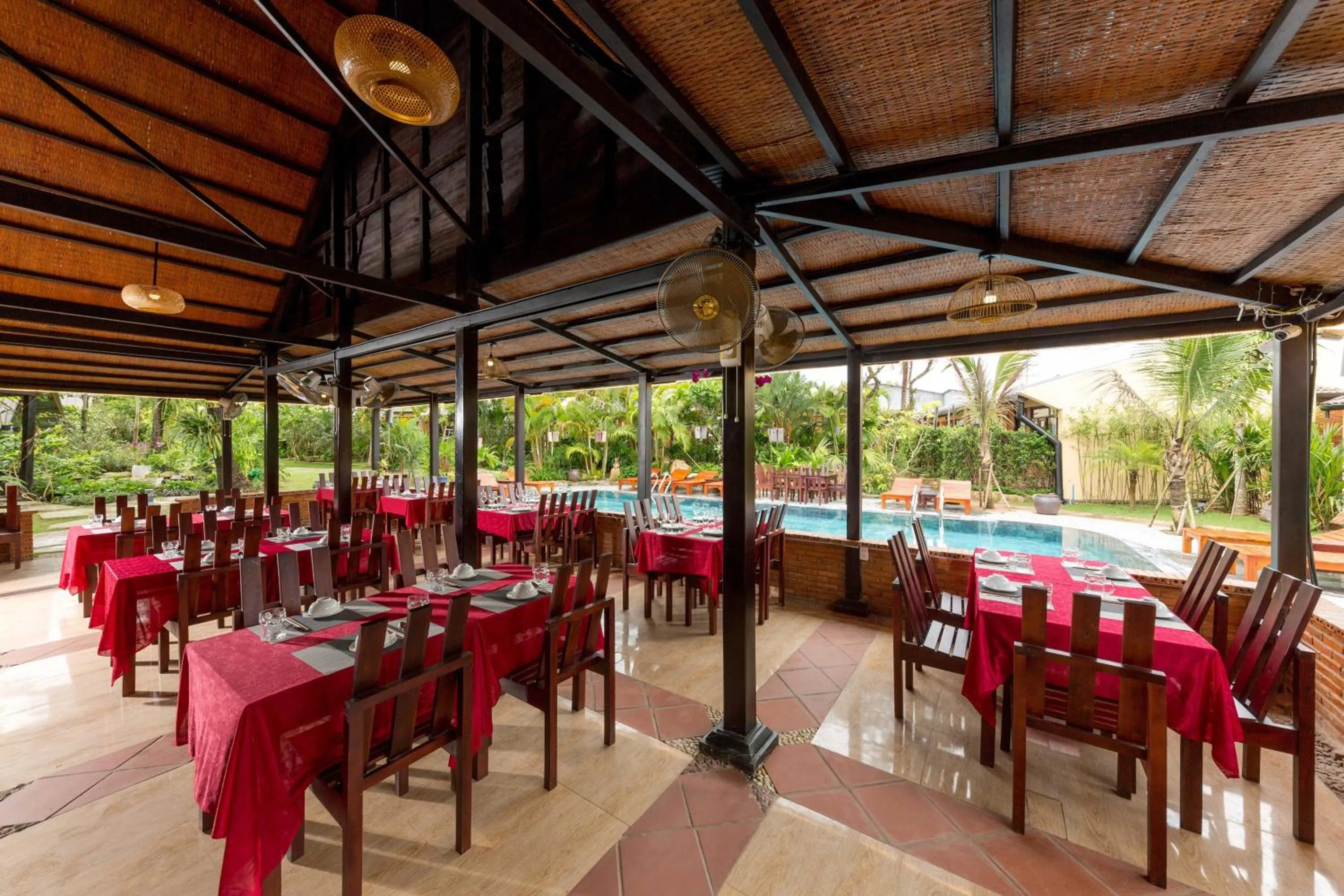 Food and drinks in La Paloma Resort