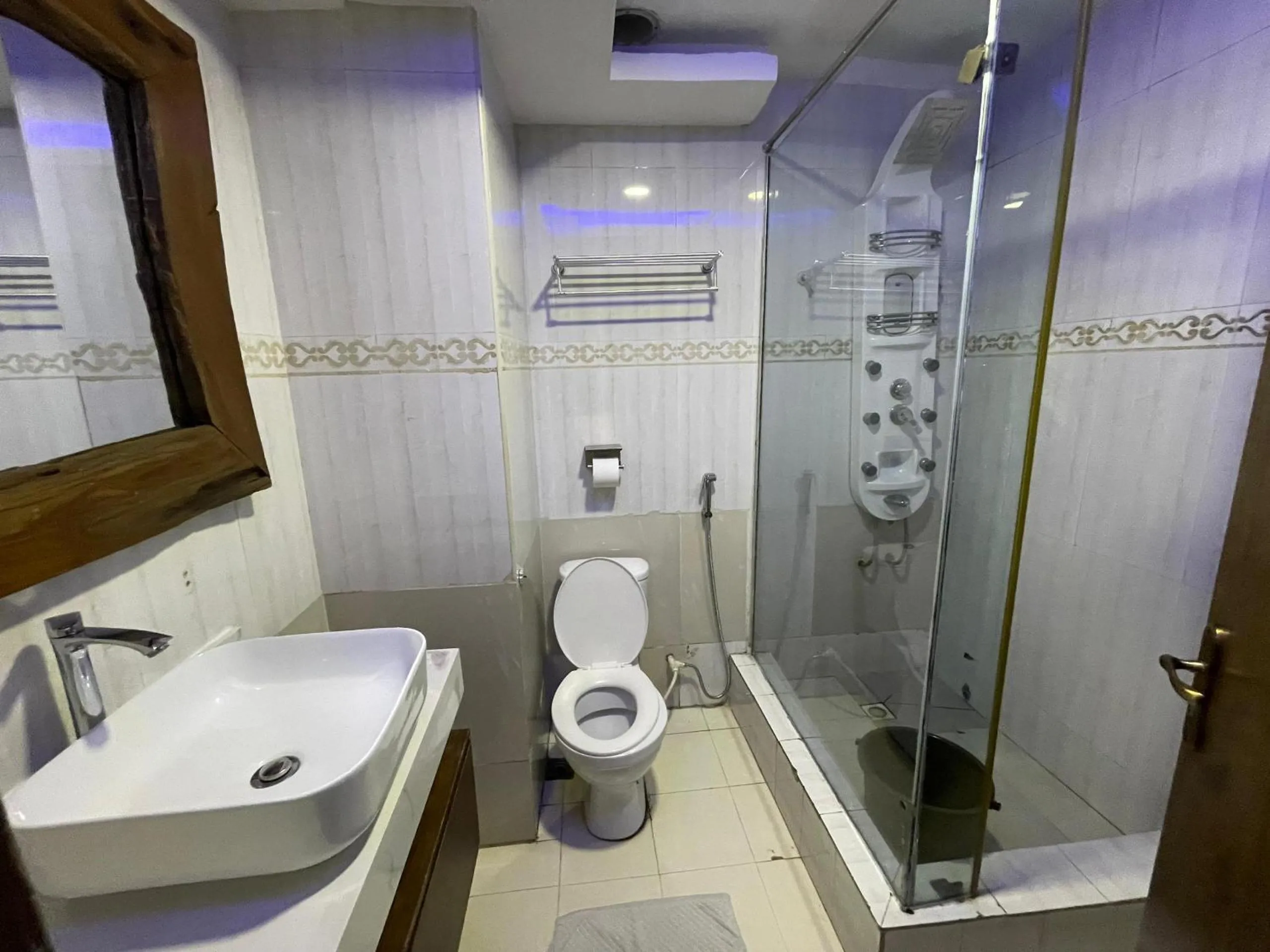 Shower in Presken Hotel International Airport Road, Ikeja