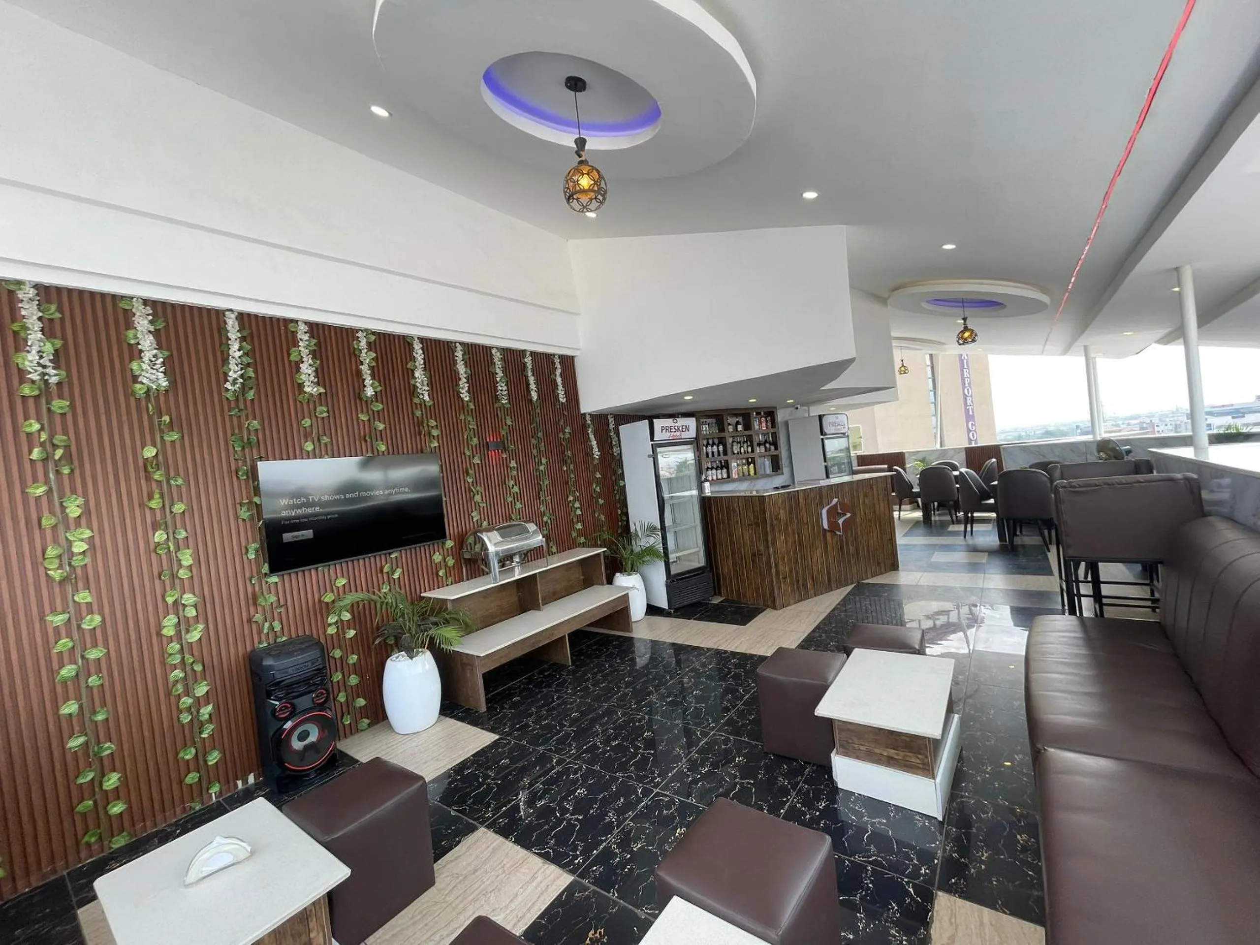 Restaurant/places to eat in Presken Hotel International Airport Road, Ikeja