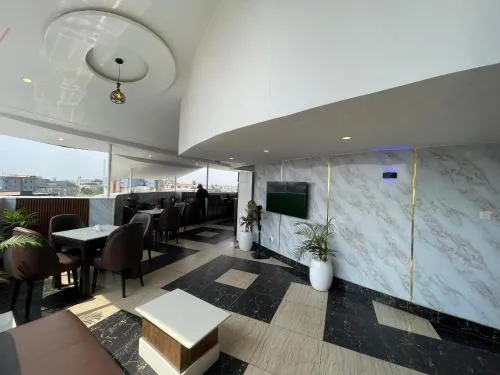 Restaurant/places to eat in Presken Hotel International Airport Road, Ikeja