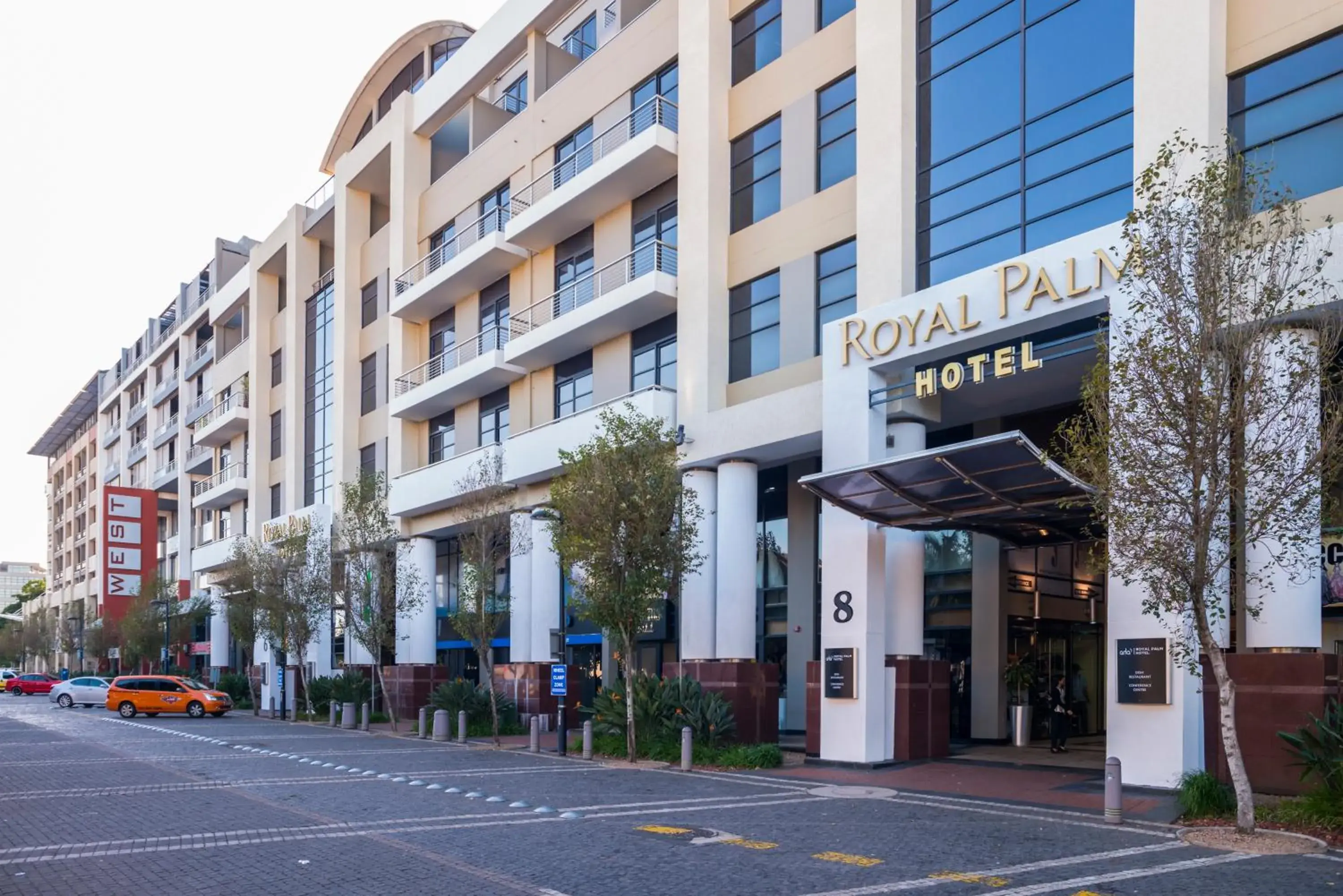 Facade/entrance in Royal Palm Hotel Facade/entrance in Royal Palm Hotel