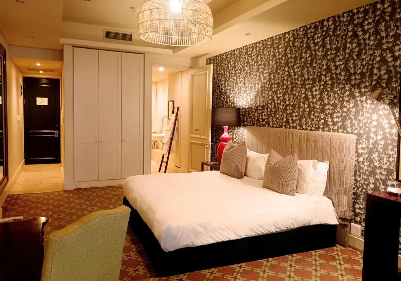 Bedroom, Bed in Royal Palm Hotel Bedroom, Bed in Royal Palm Hotel