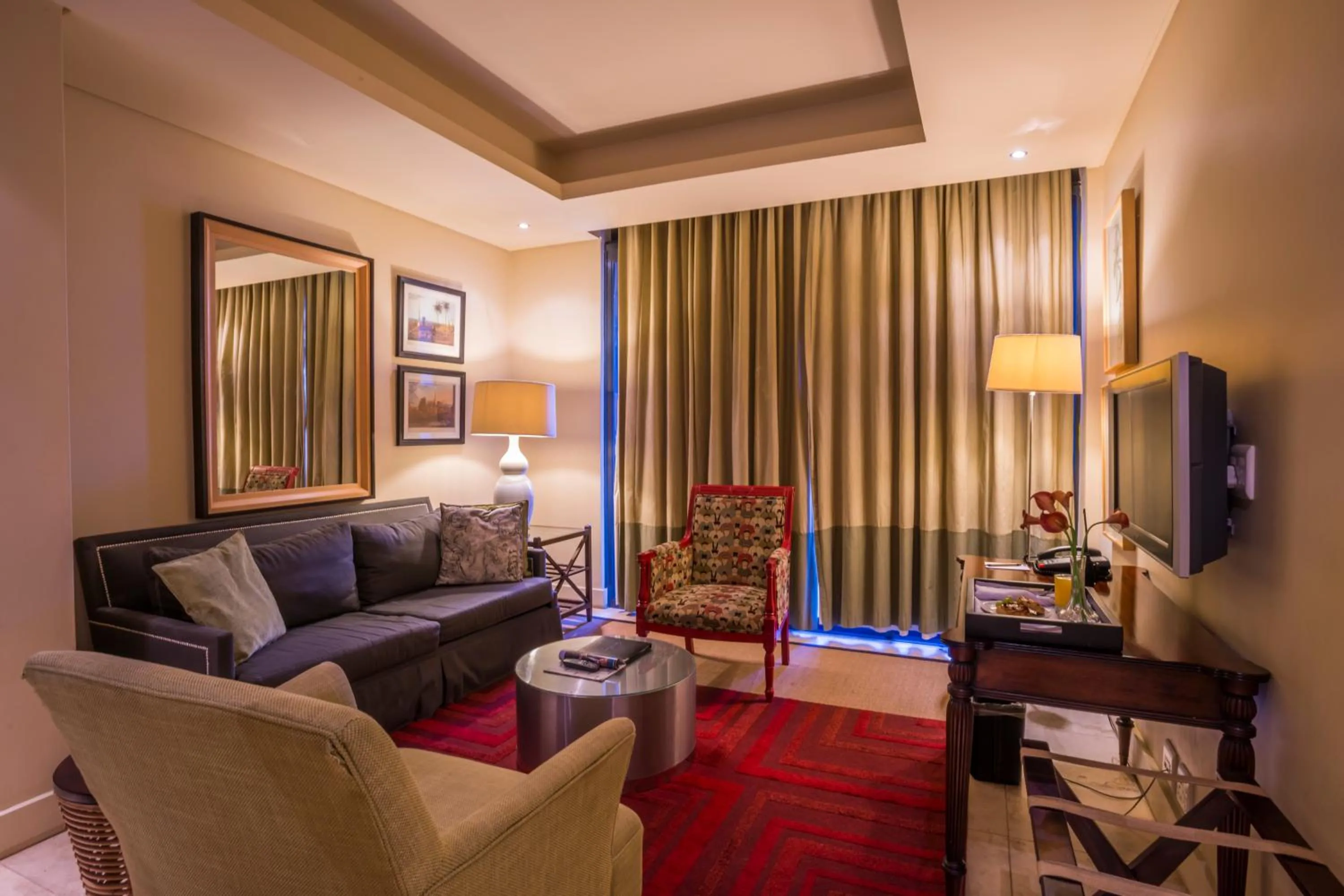 Lounge or bar in Royal Palm Hotel