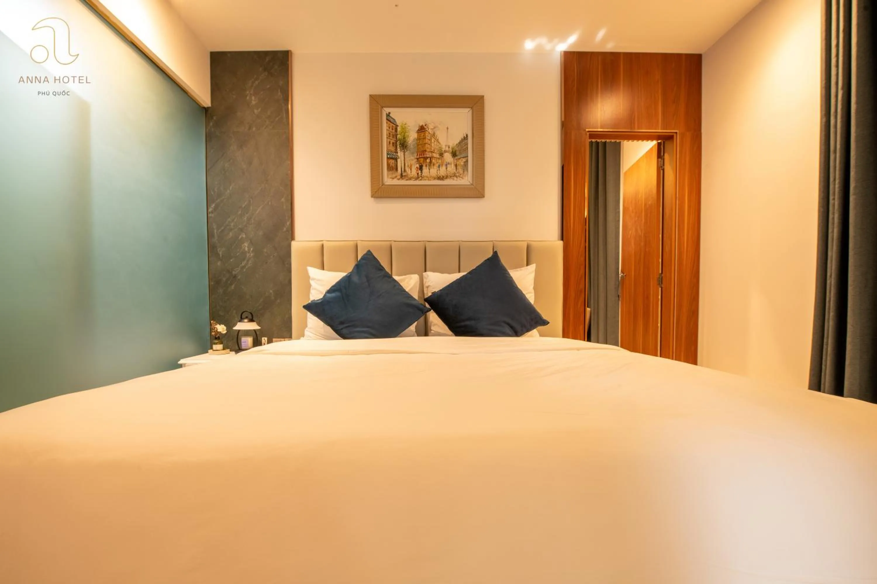 Deluxe Double Room with Sea View in Anna Hotel - Free Ticket Cable Car & Hon Thom Water Park