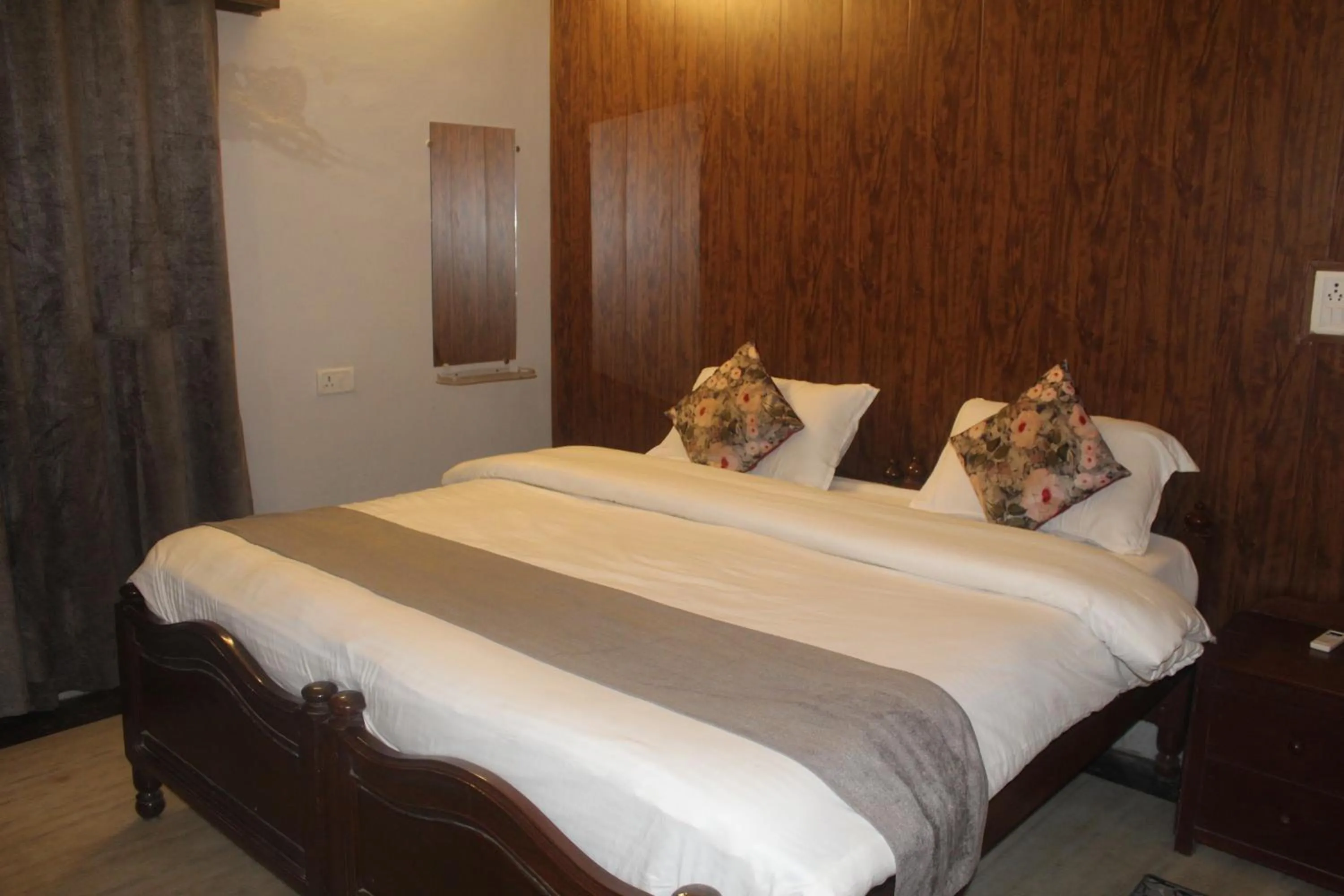 Deluxe Double Room - single occupancy in Royal Jungle Kothi