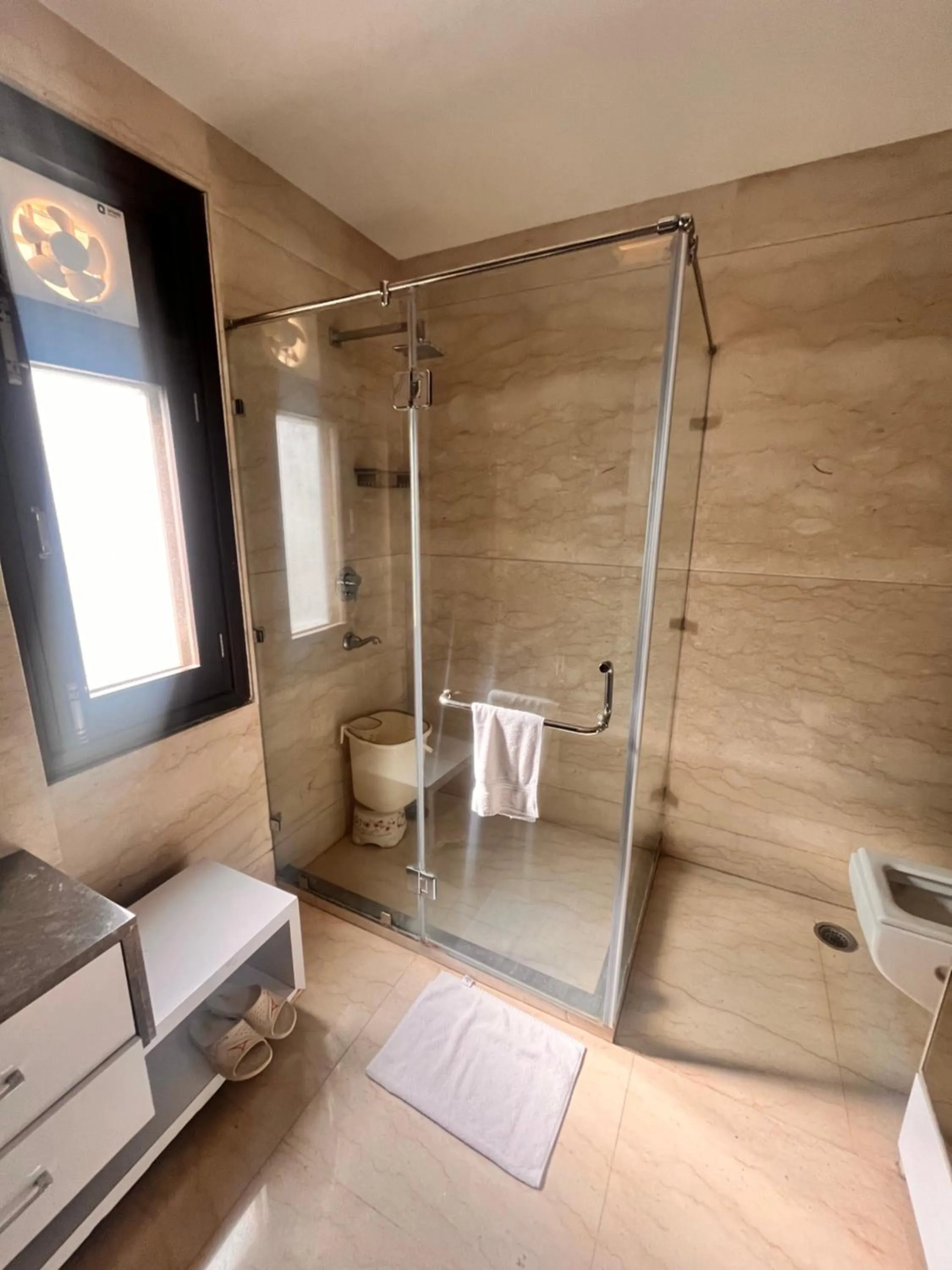 Bathroom in Gazebo Inn & Suites Medanta