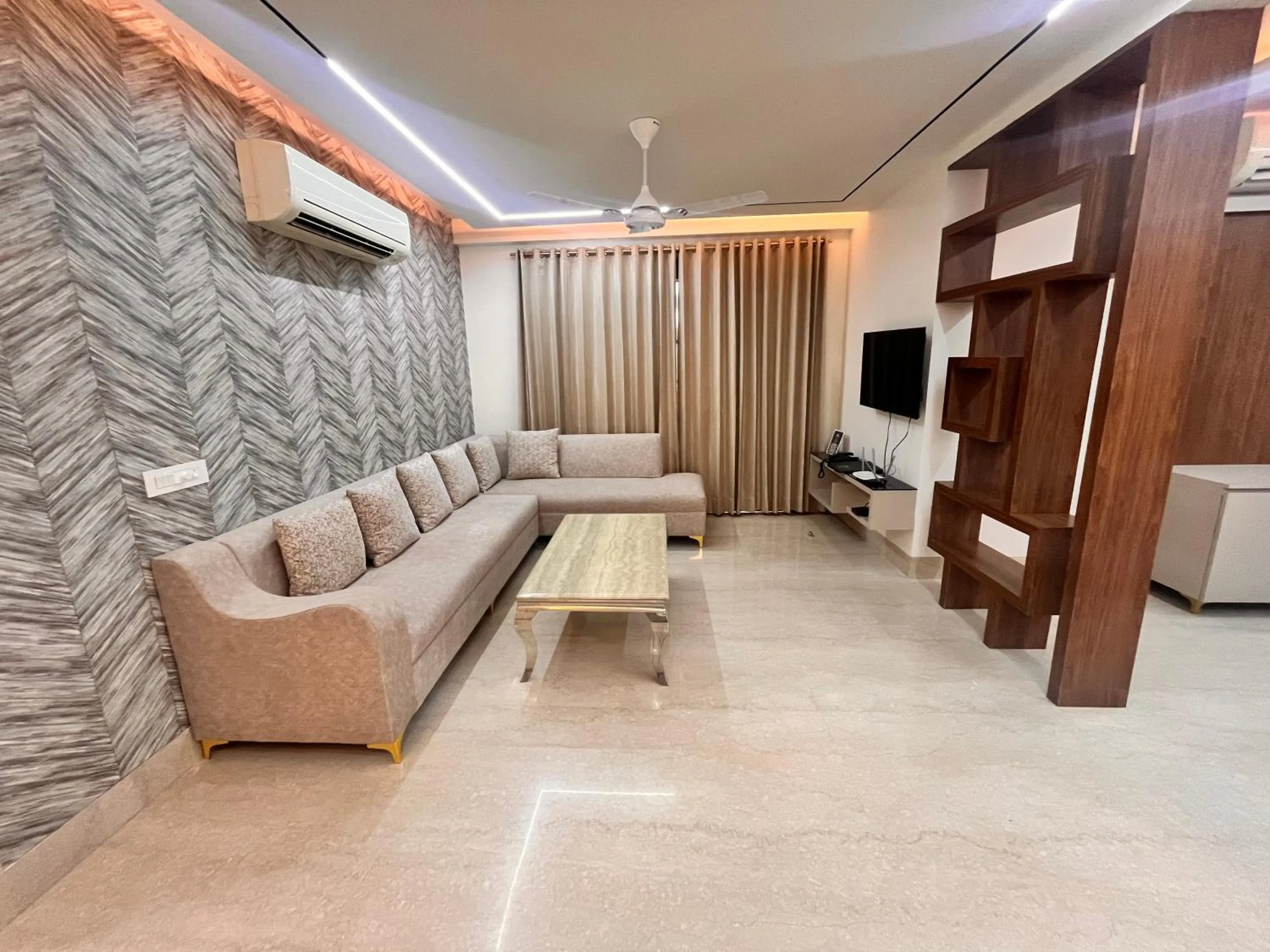 Living room in Gazebo Inn & Suites Medanta