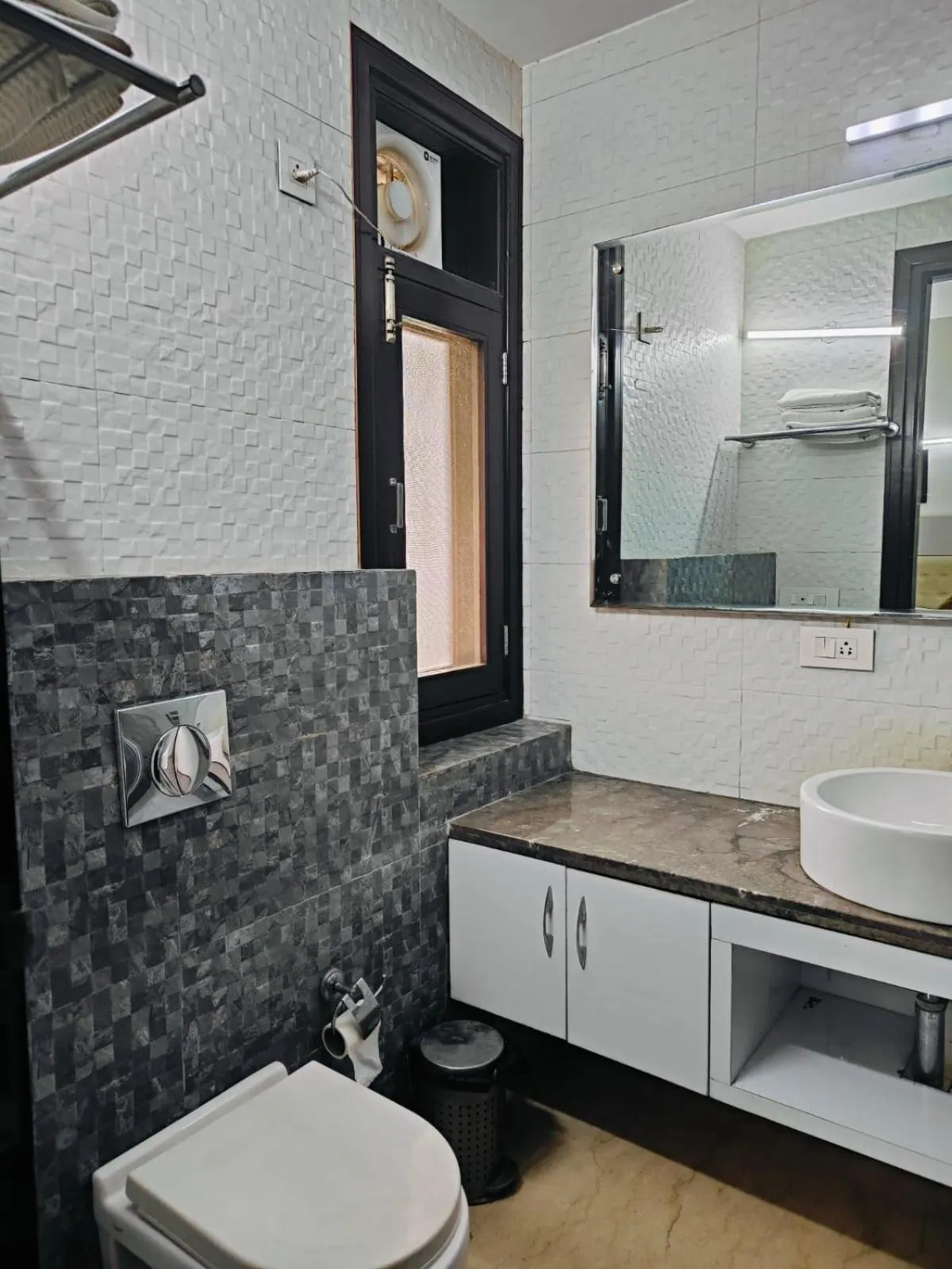 Toilet in Gazebo Inn & Suites Medanta