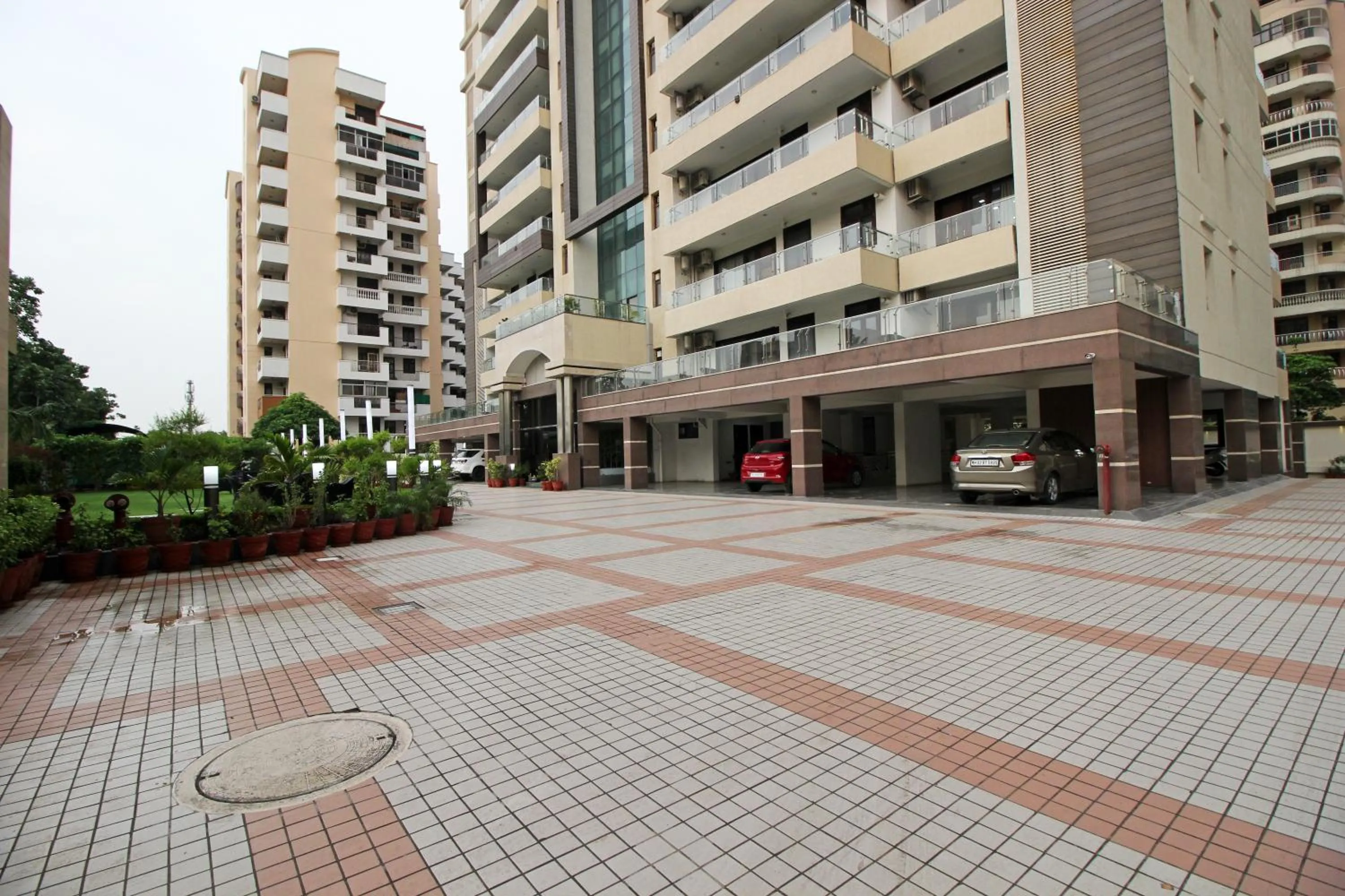 Property building in Gazebo Inn & Suites Medanta