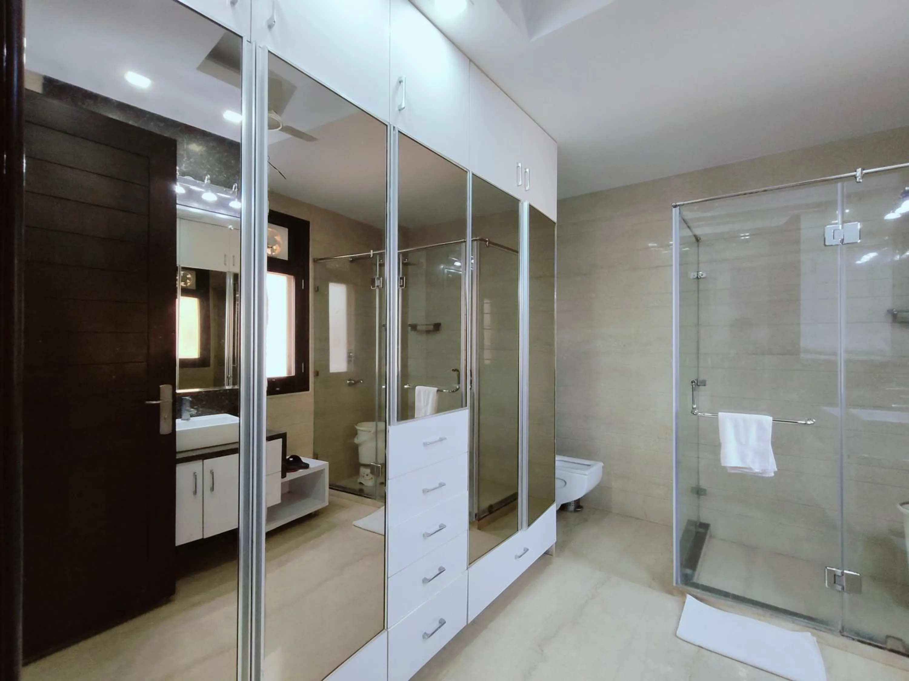 Bathroom in Gazebo Inn & Suites Medanta