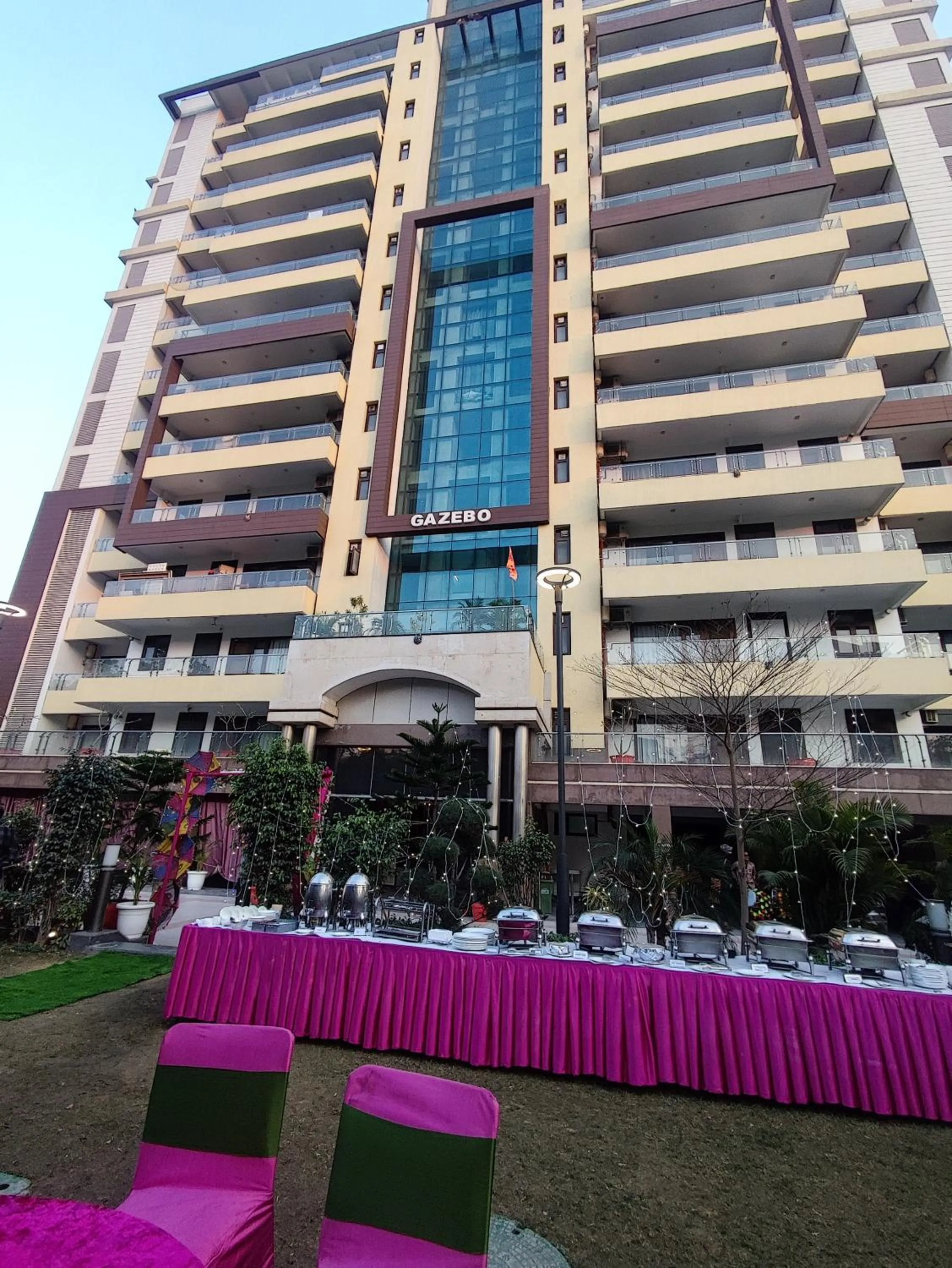 Garden in Gazebo Inn & Suites Medanta