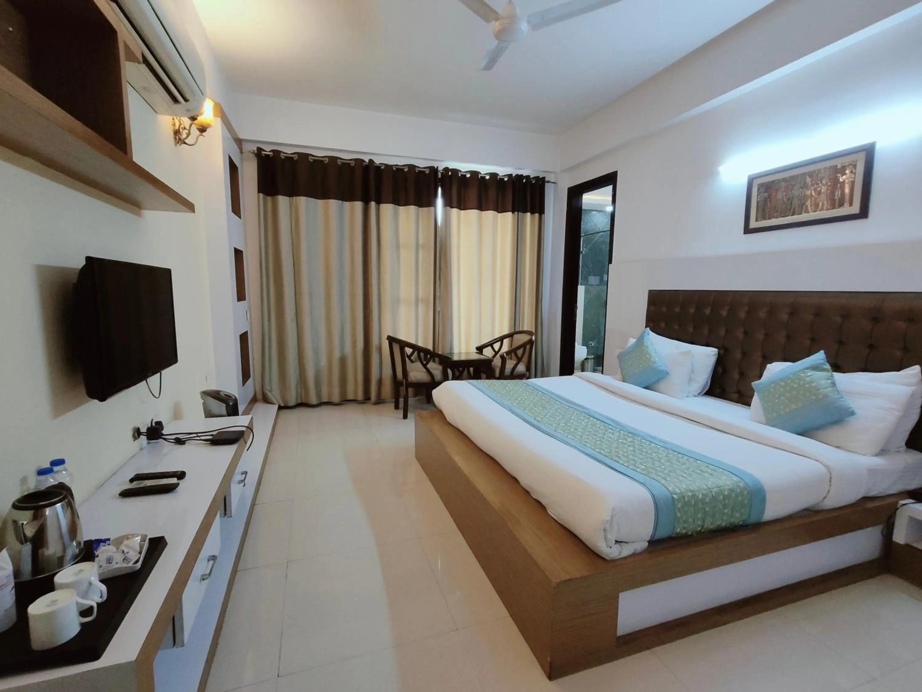 Bed in Gazebo Inn & Suites Medanta