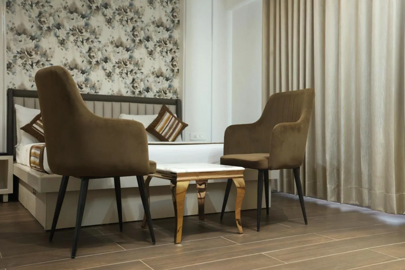 Gazebo Inn & Suites Medanta