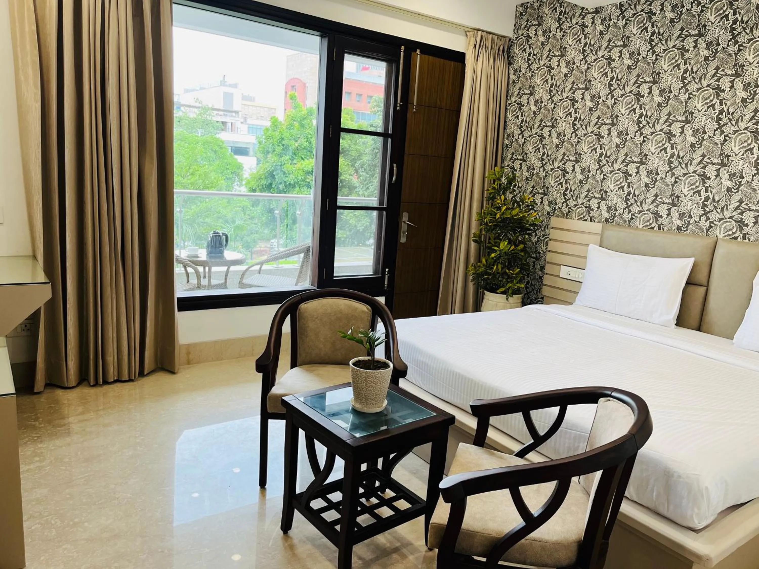 Bedroom, Bed in Gazebo Inn & Suites Medanta