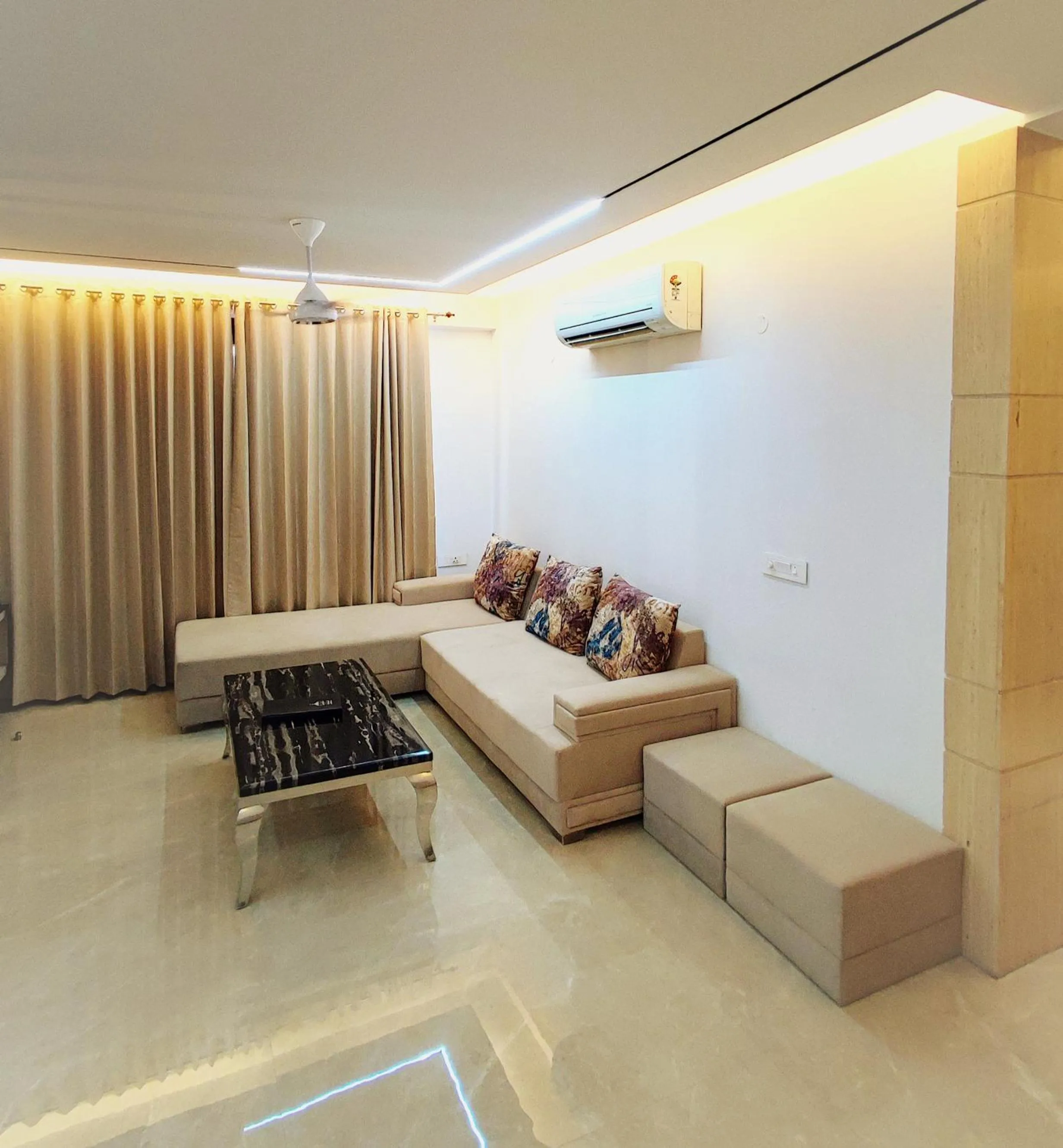 Gazebo Inn & Suites Medanta