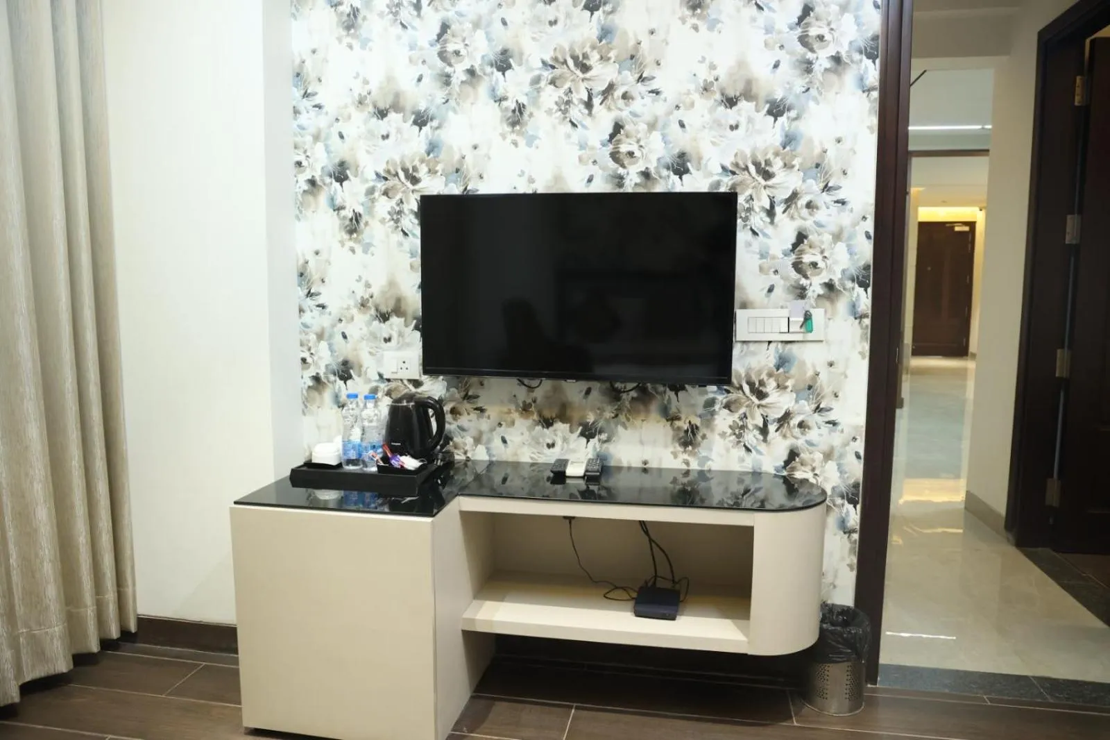 Gazebo Inn & Suites Medanta