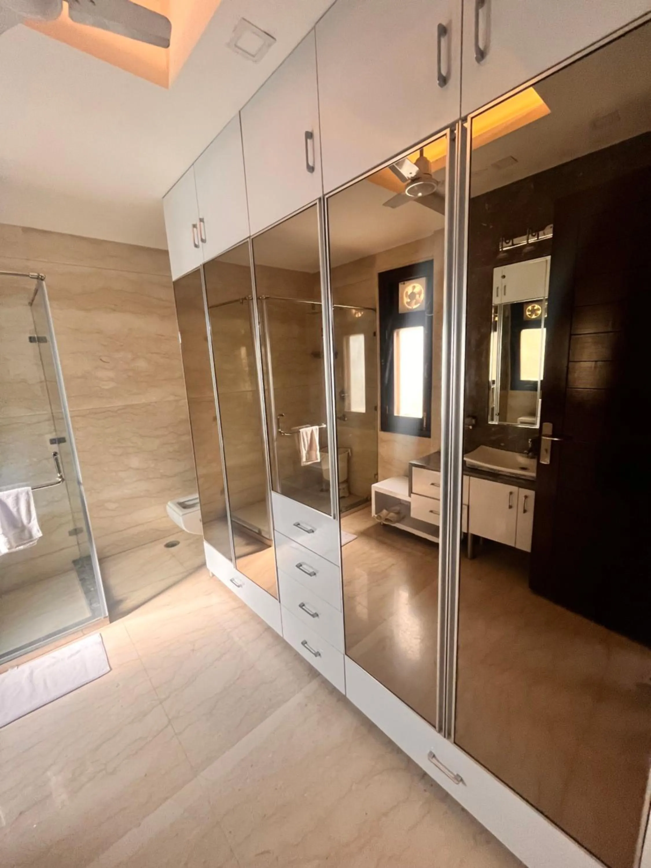 wardrobe in Gazebo Inn & Suites Medanta