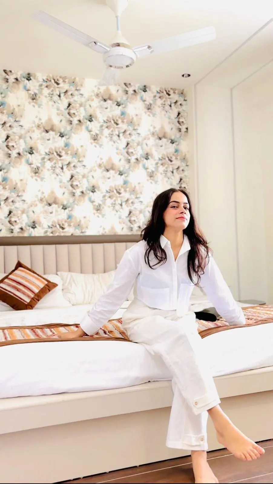 Bed in Gazebo Inn & Suites Medanta