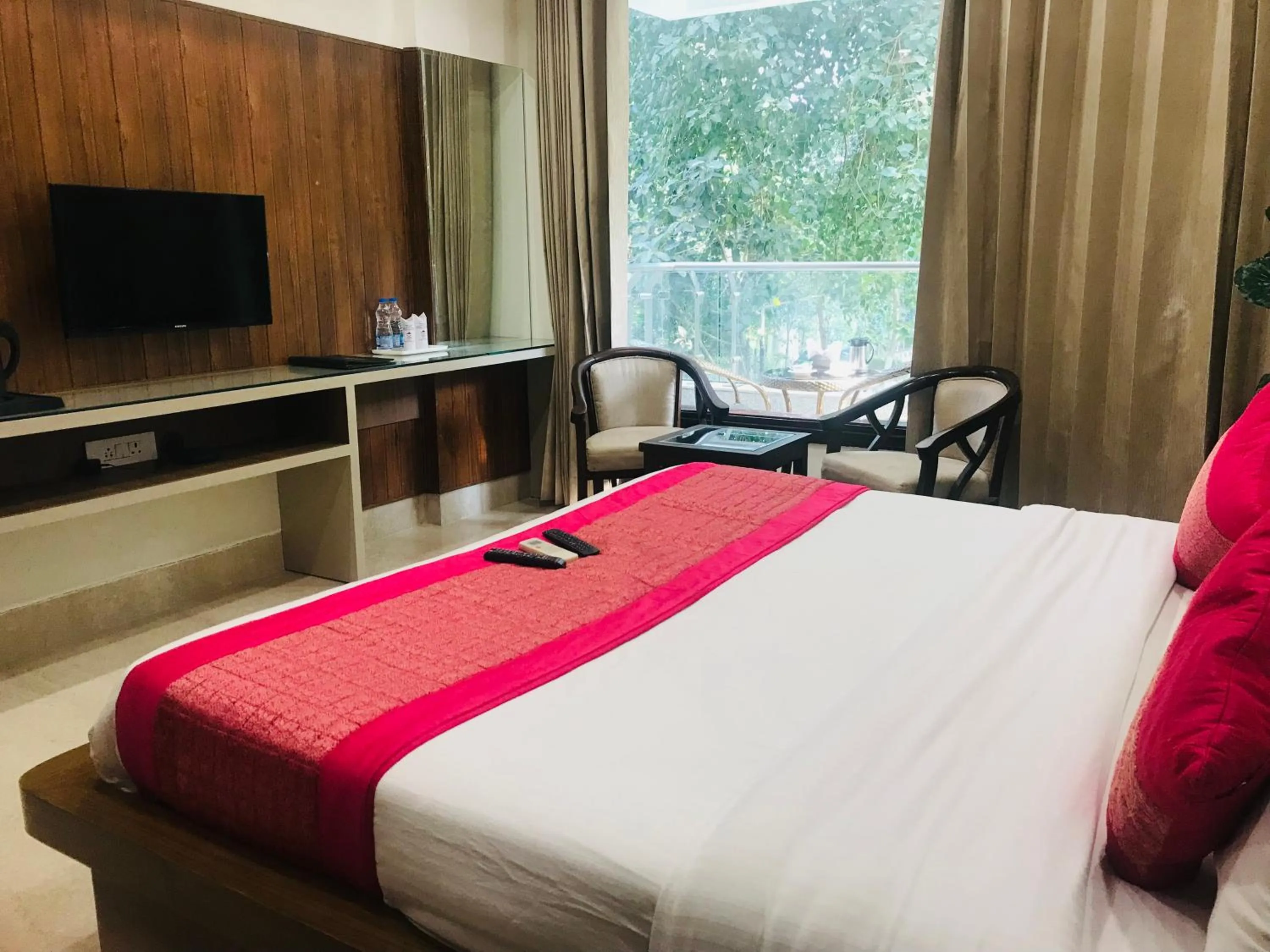 Bed in Gazebo Inn & Suites Medanta