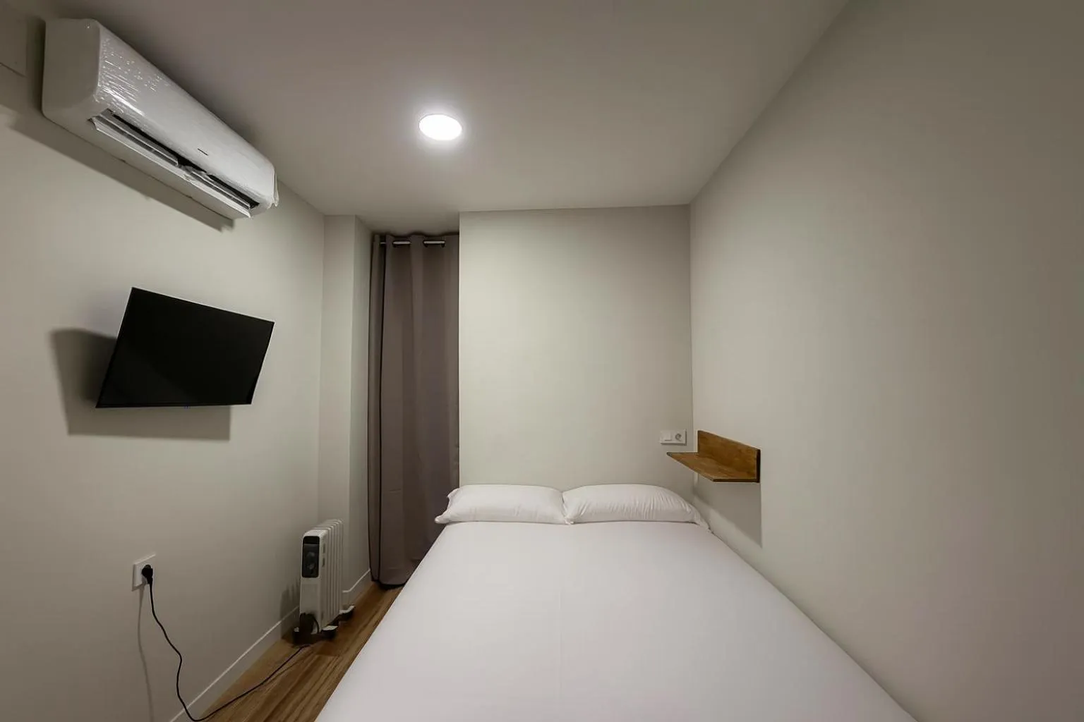 Bed in Hostal Alcorcón