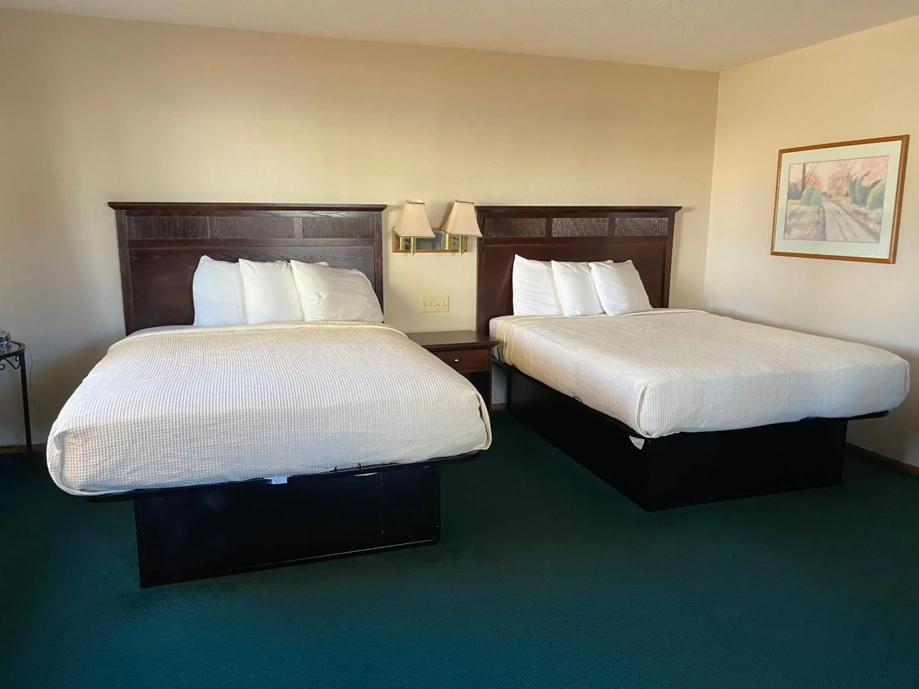 Bed in Heritage Inn Hotel Bed in Heritage Inn Hotel