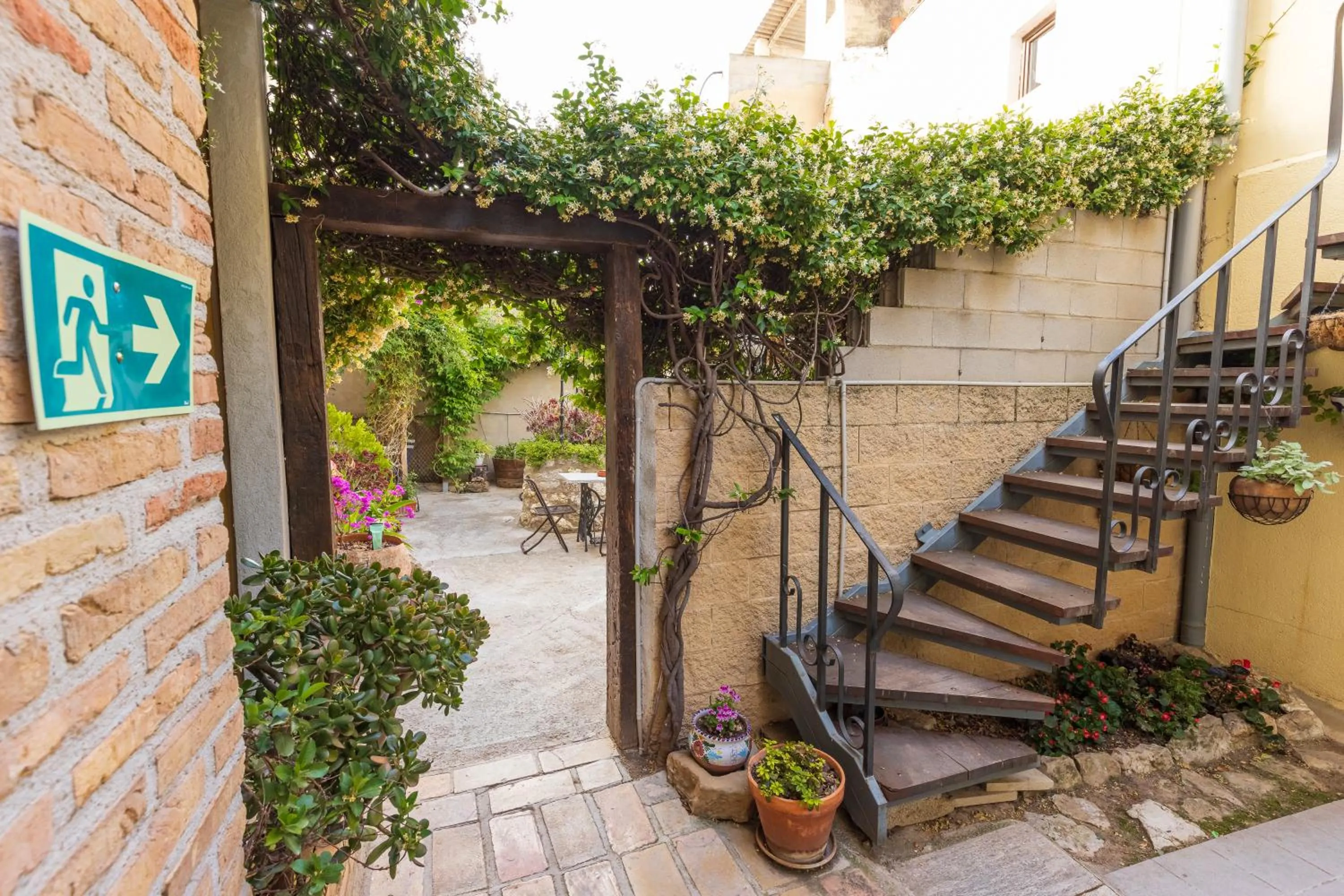 Garden in Casa Rural "La Bardena Blanca I "