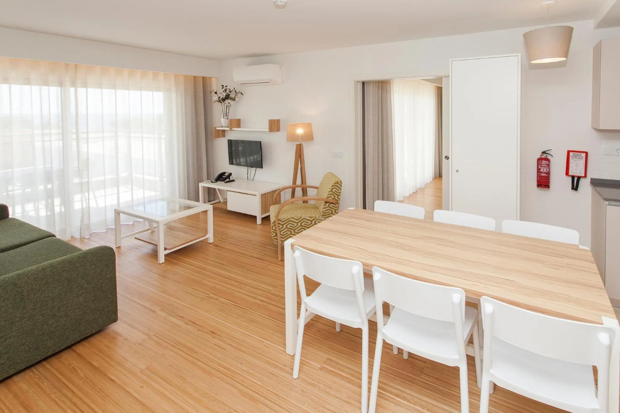 Living room, Bed in Alfagar Prestige