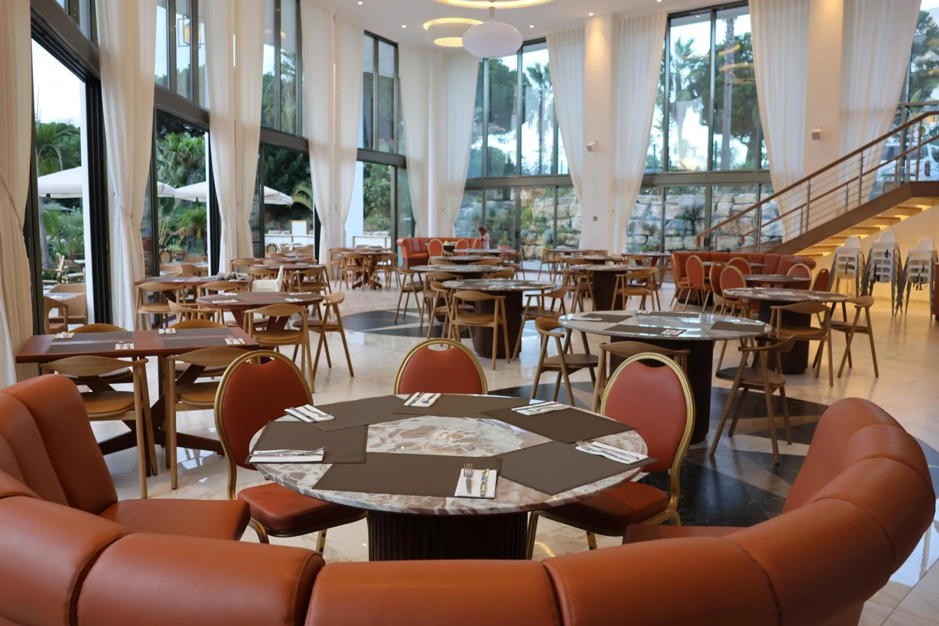 Restaurant/places to eat in Alfagar Prestige
