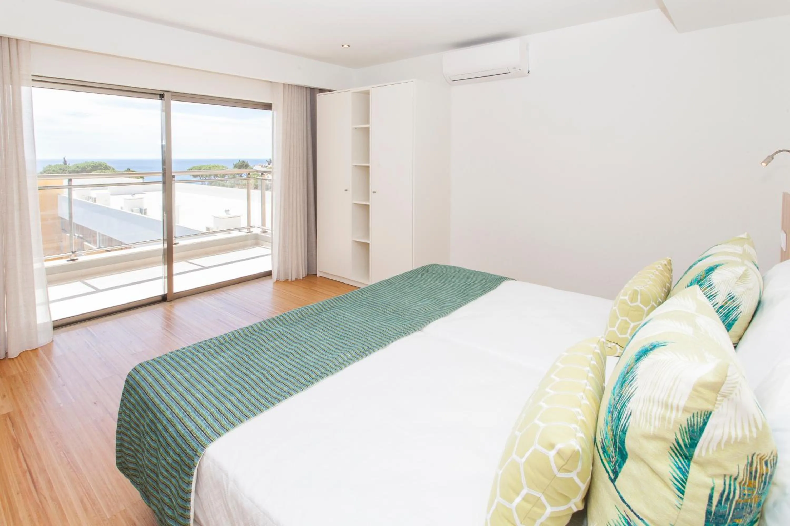 View (from property/room), Bed in Alfagar Prestige