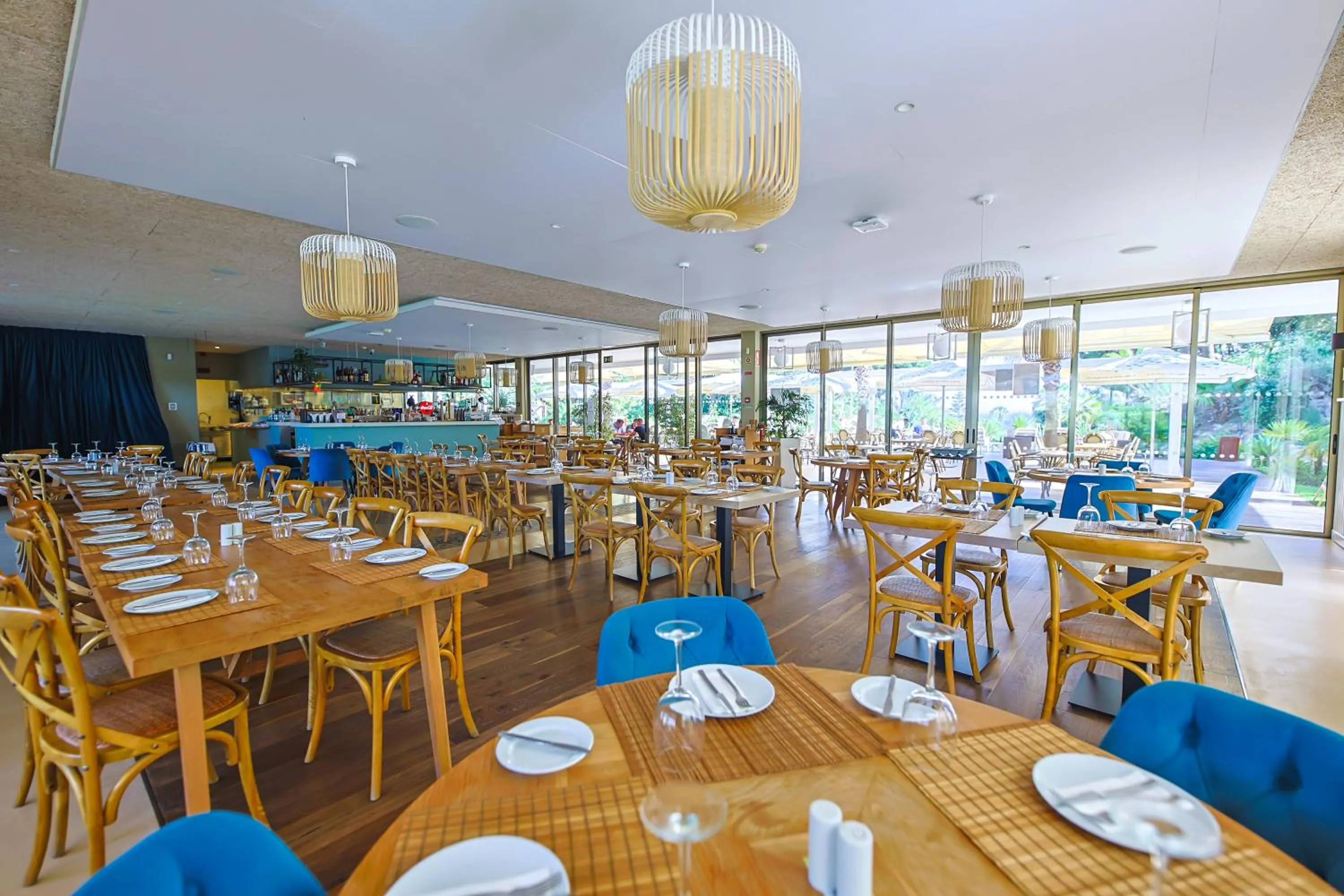Restaurant/places to eat in Alfagar Prestige