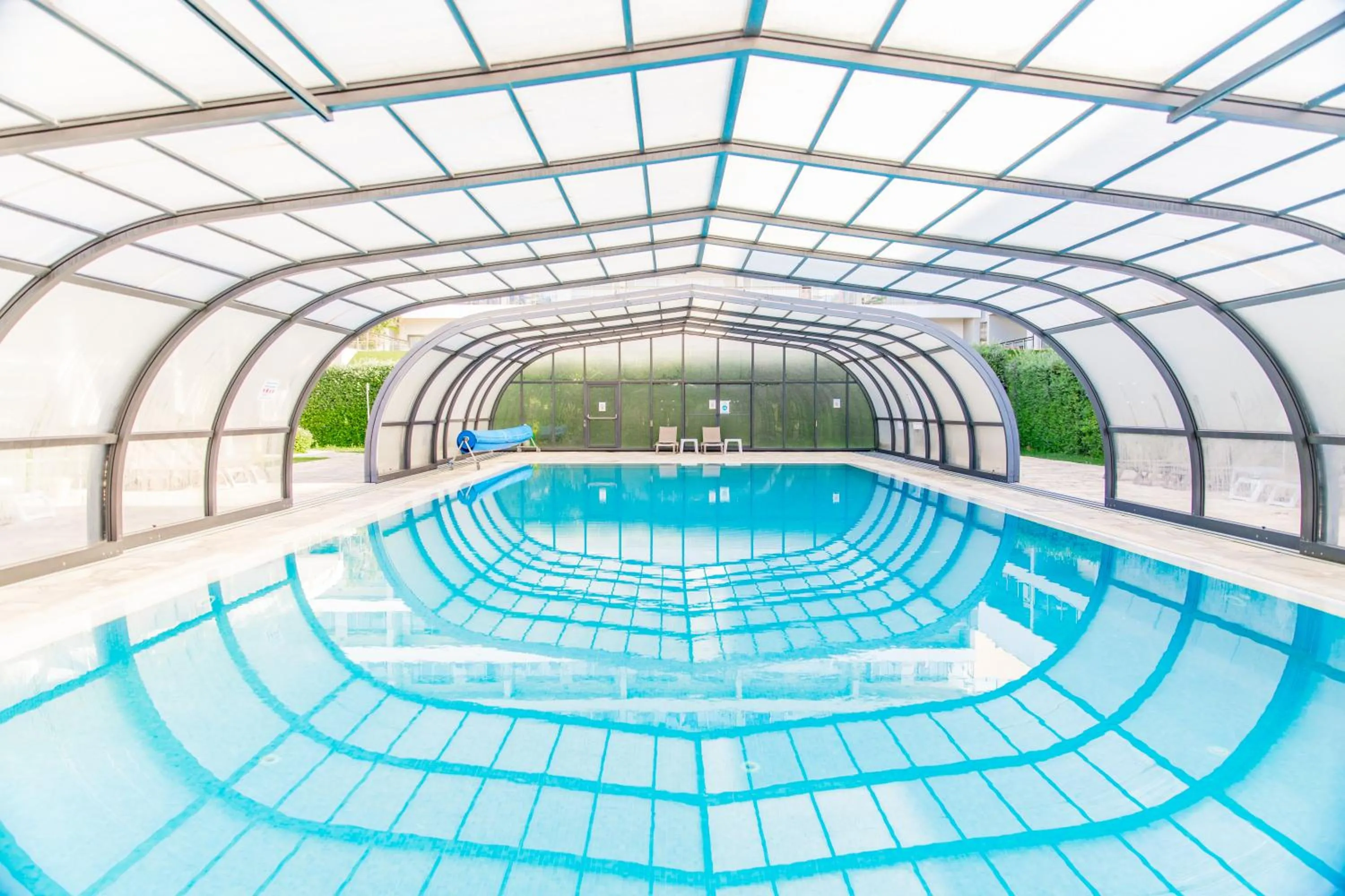 Swimming pool in Alfagar Prestige