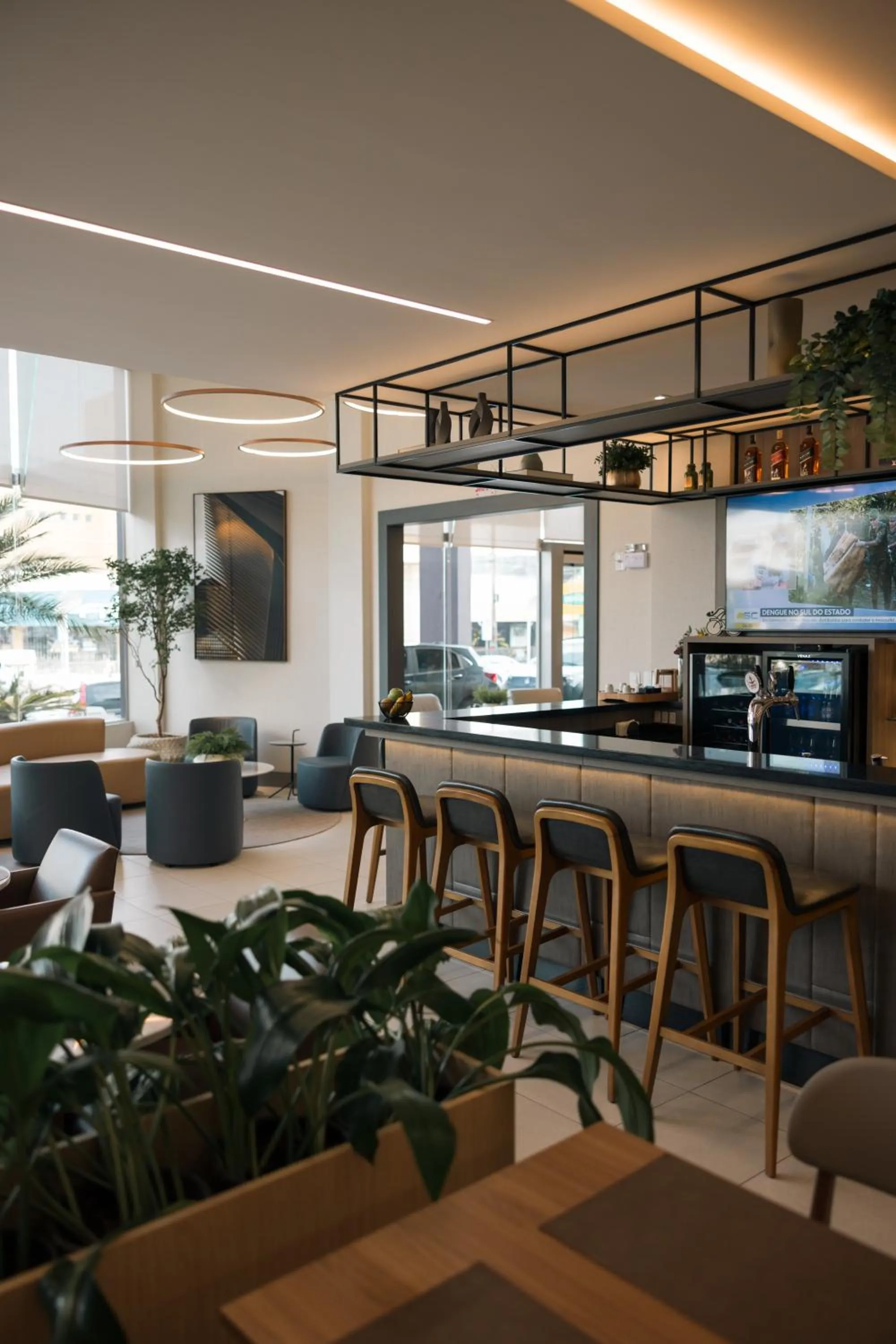 Restaurant/places to eat in Art Hotel