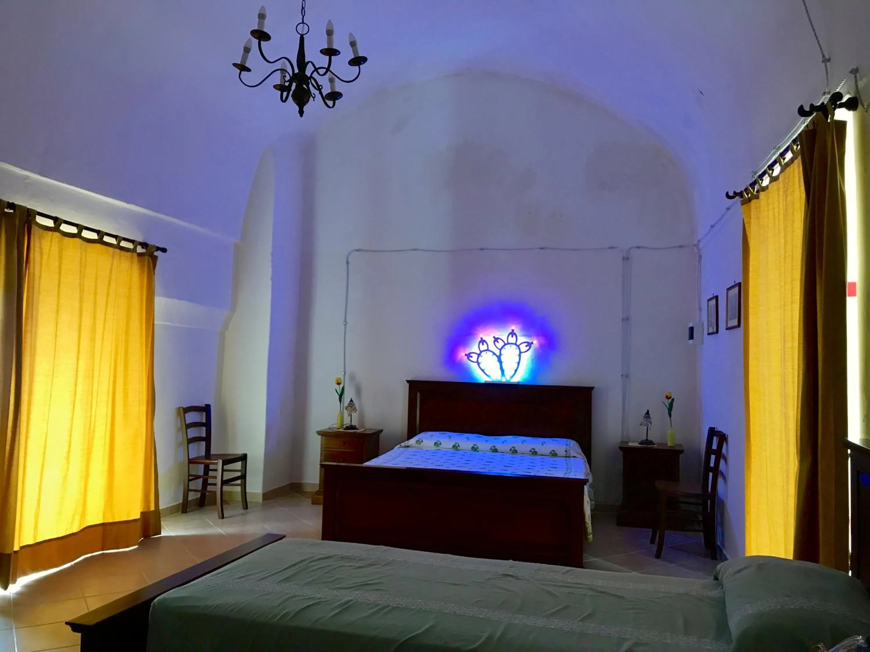 Decorative detail, Bed in 100 Craste