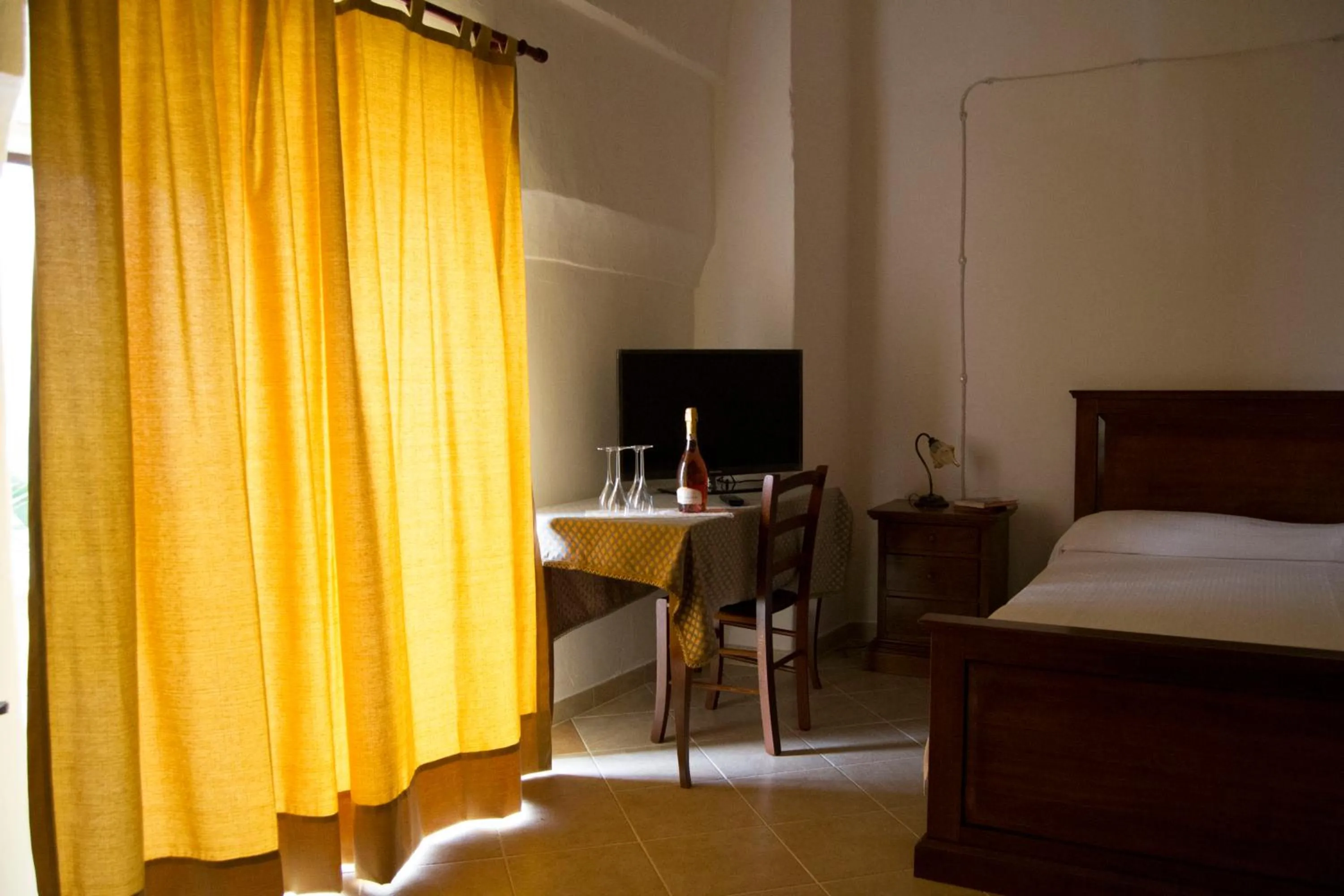 Decorative detail, Bed in 100 Craste