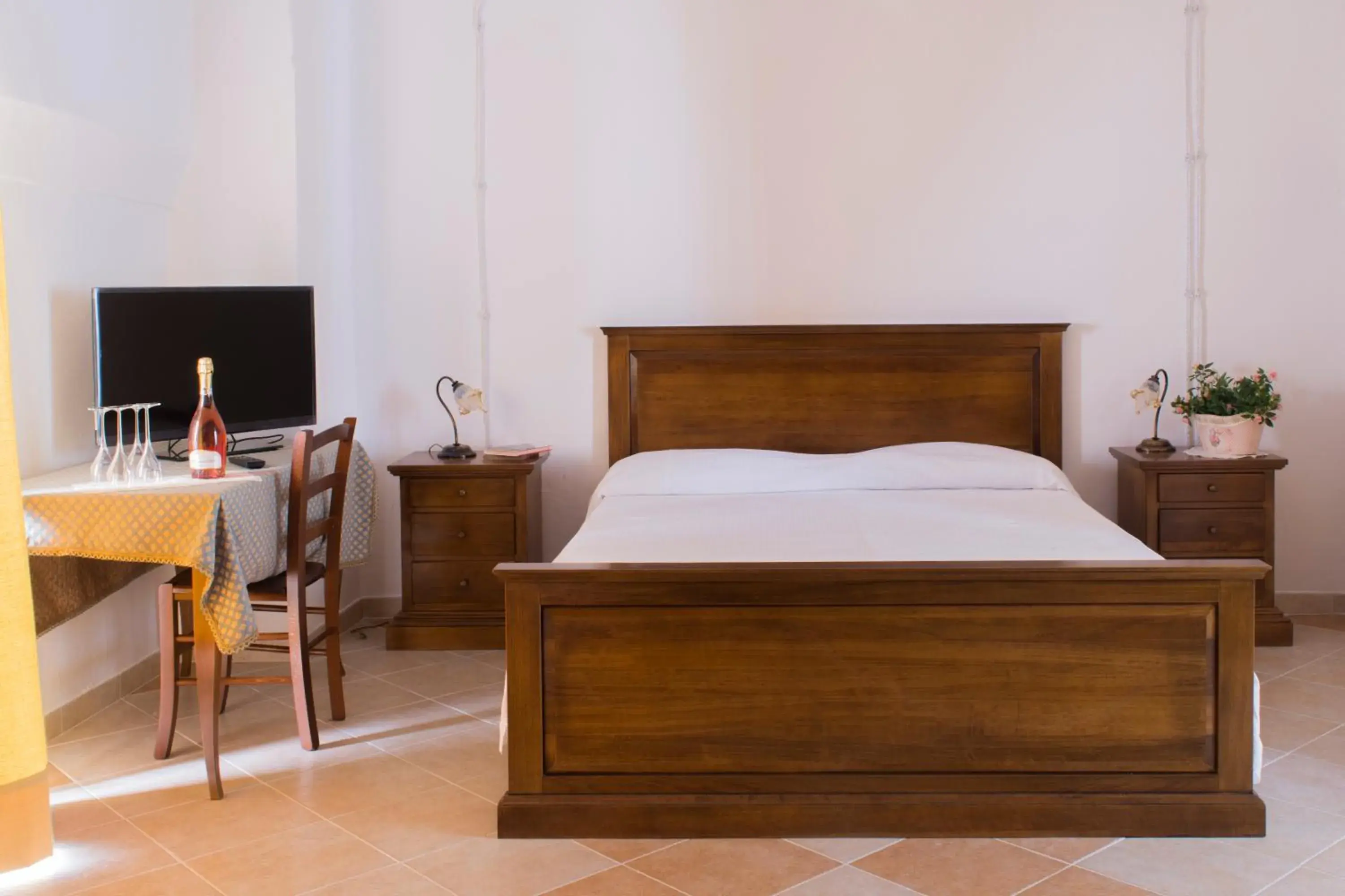 Quadruple Room with Private Bathroom in 100 Craste Quadruple Room with Private Bathroom in 100 Craste