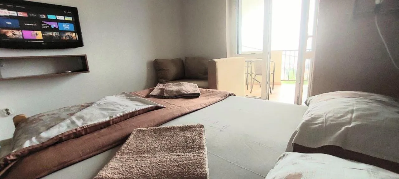 Bed in Apartment Sea & Mountain