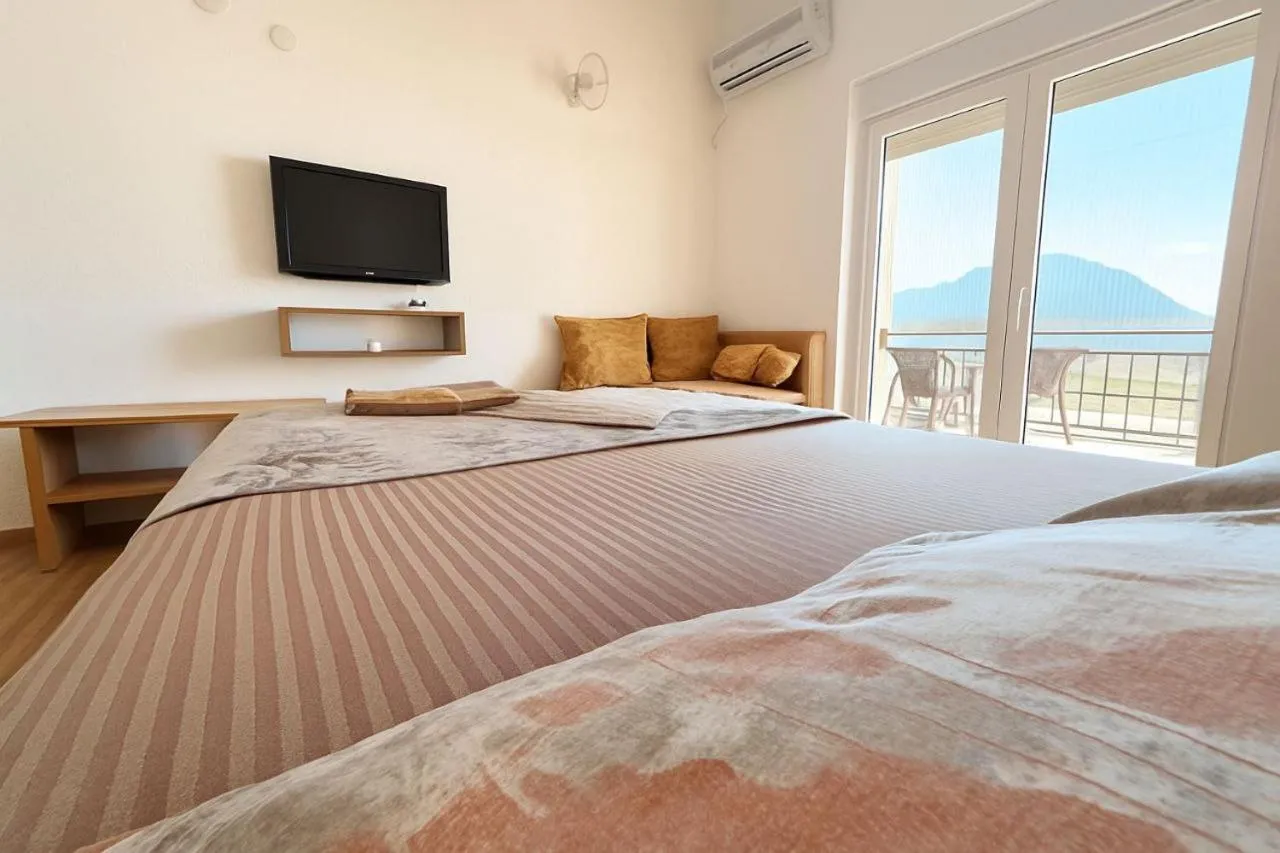 Bed in Apartment Sea & Mountain