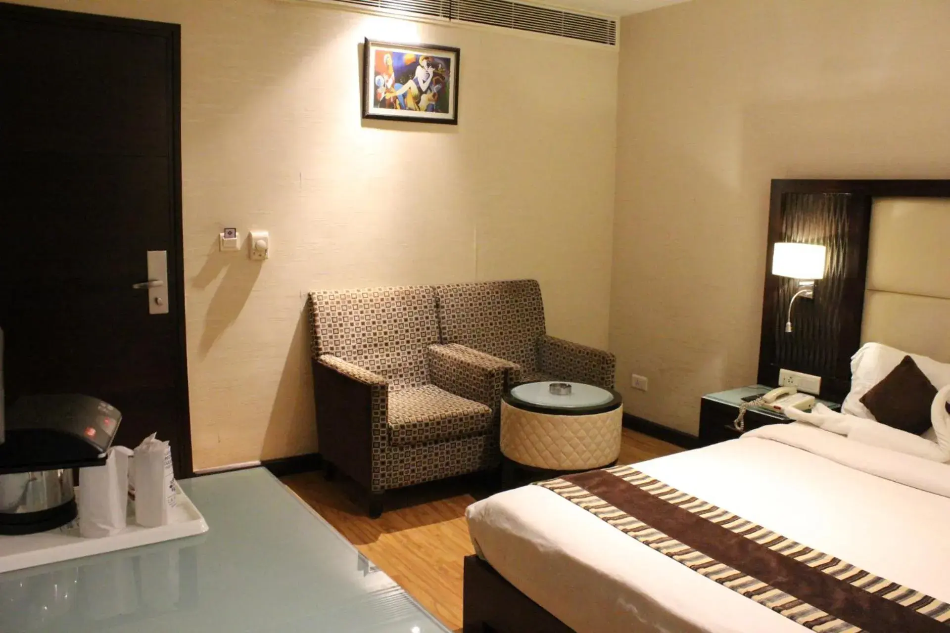 Seating area, Bed in Hotel La Abode Seating area, Bed in Hotel La Abode