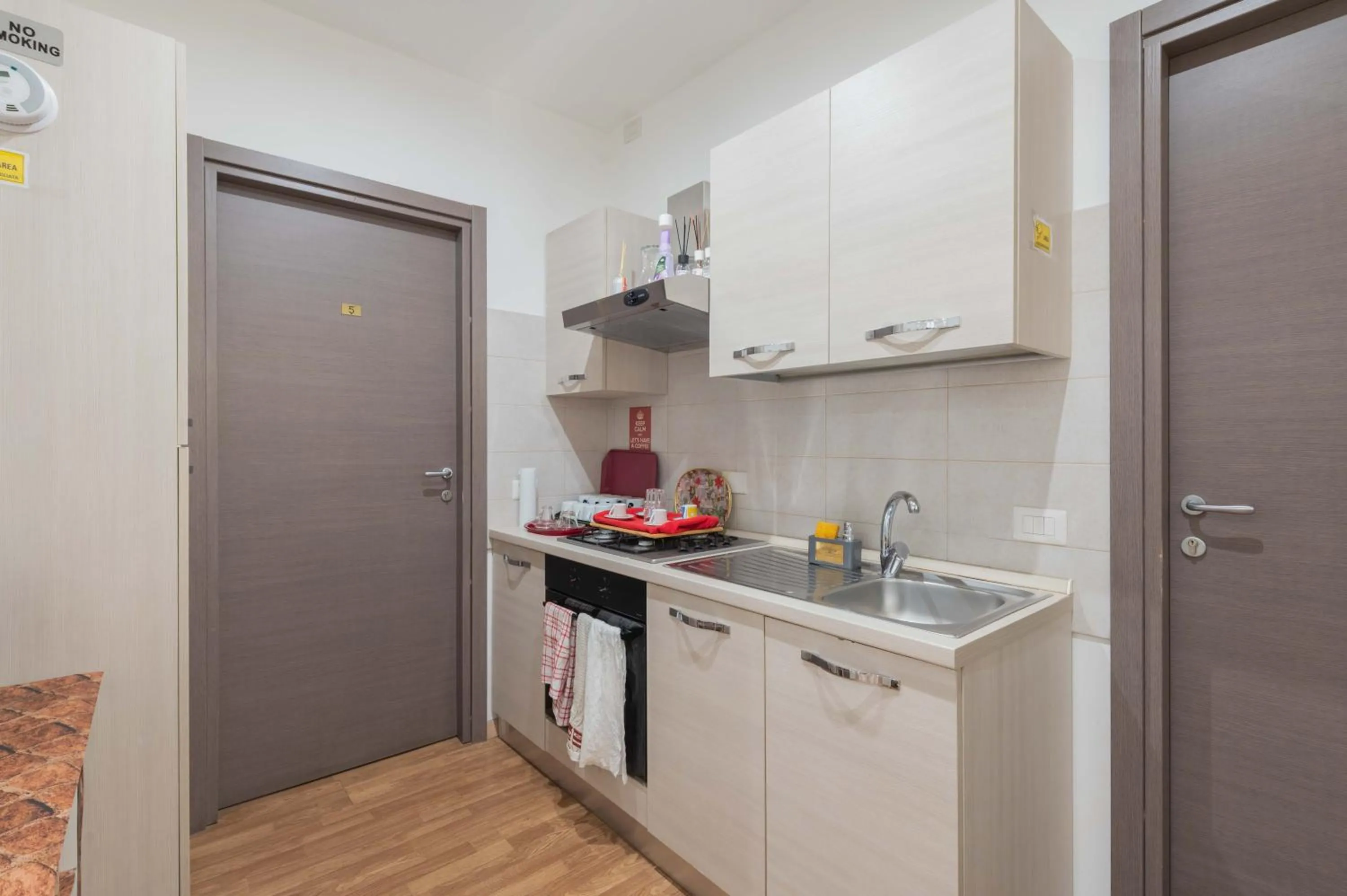 Coffee/tea facilities in Rione Monti Suites