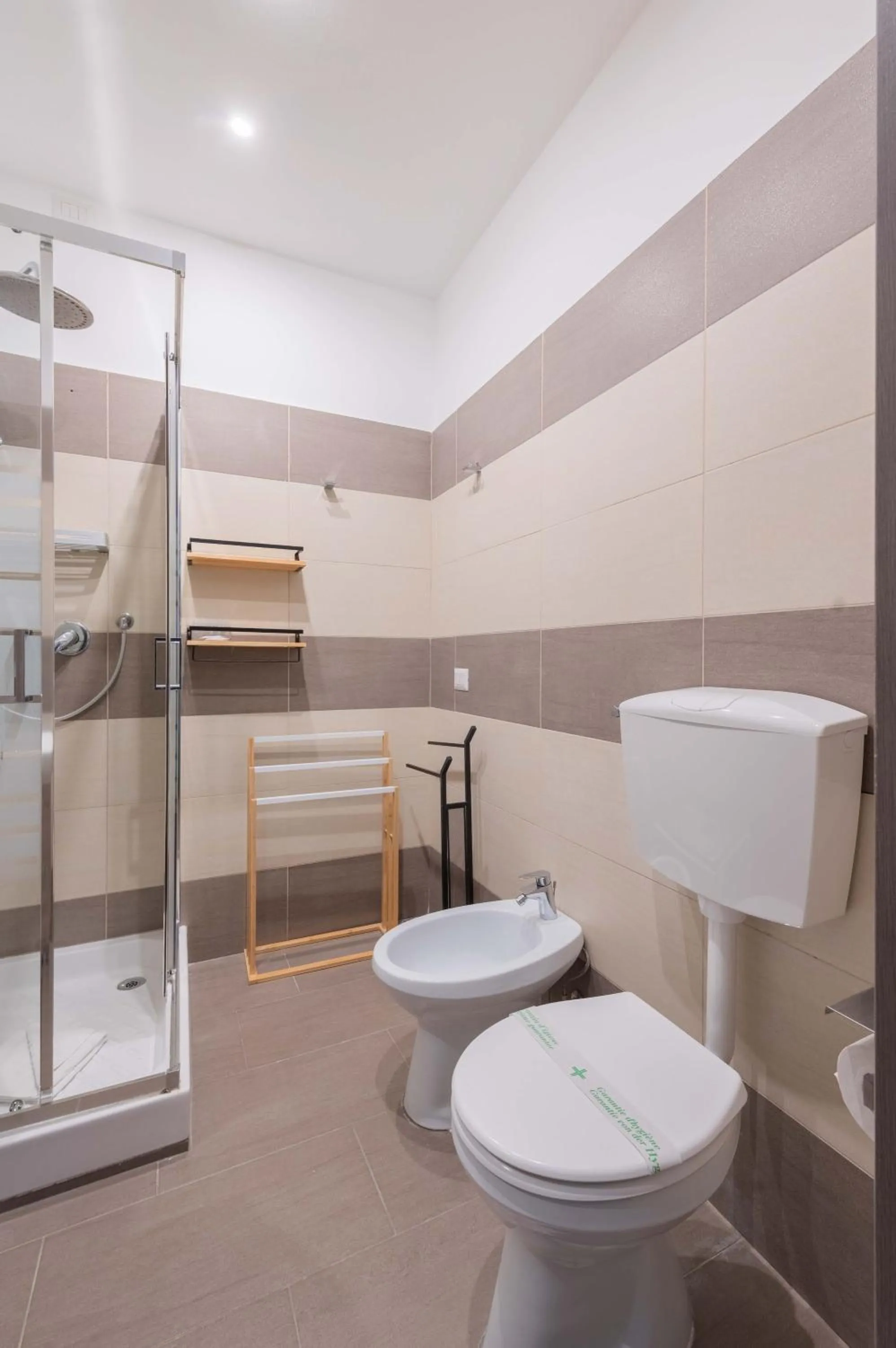 Shower in Rione Monti Suites