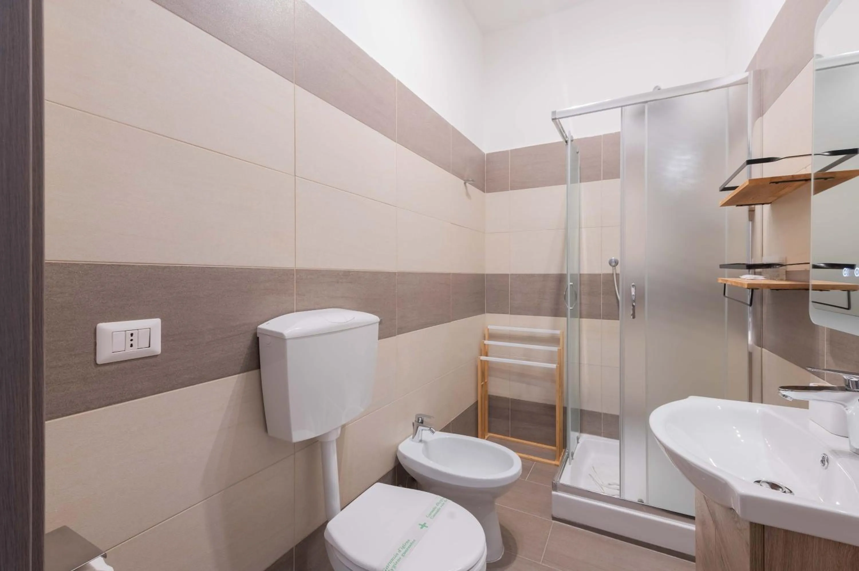 Shower in Rione Monti Suites