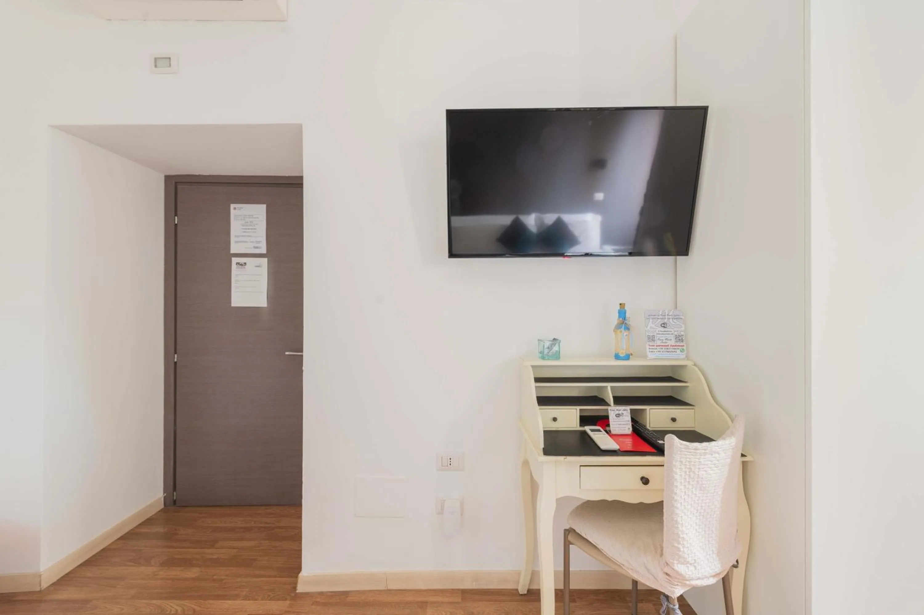 TV and multimedia in Rione Monti Suites