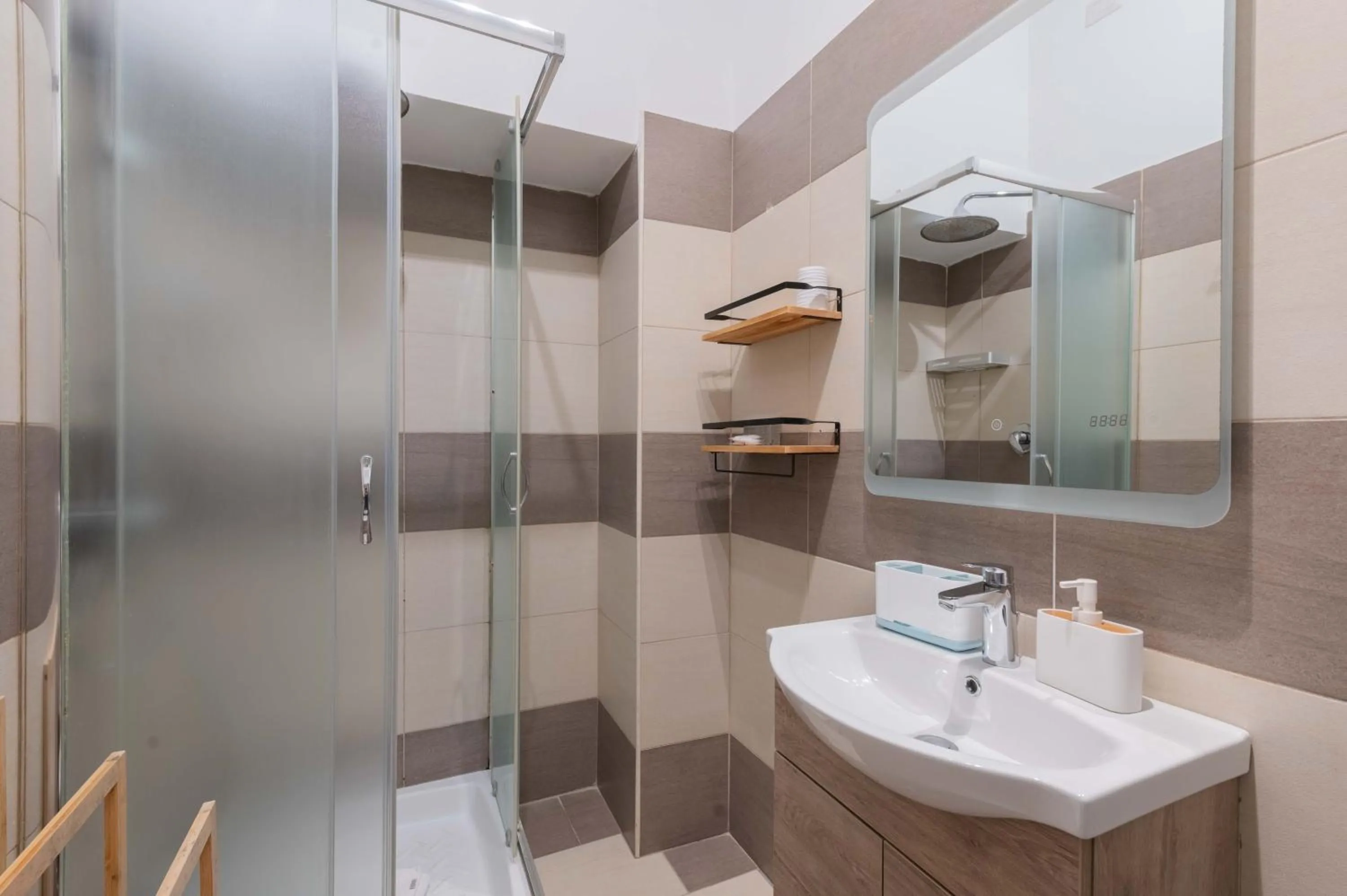 Shower in Rione Monti Suites