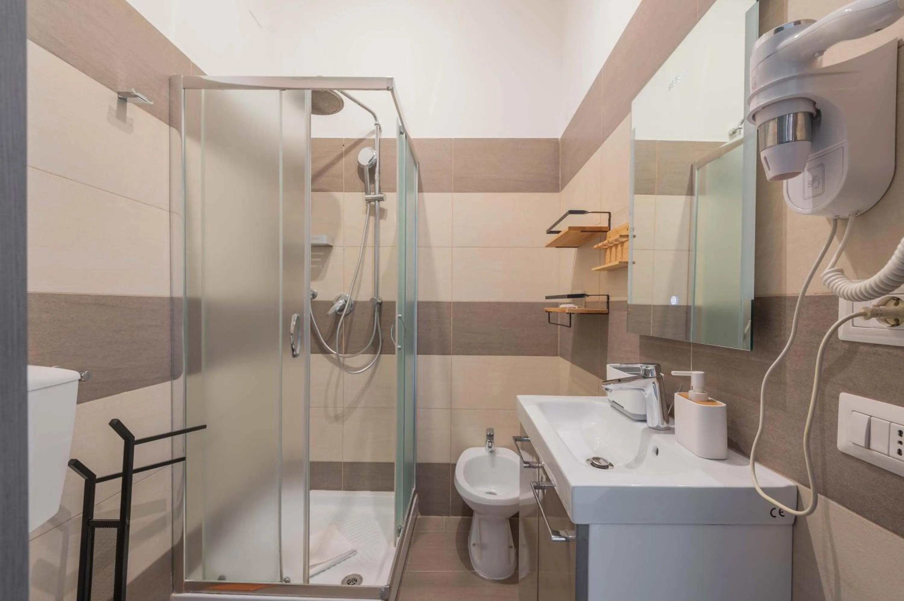 Shower in Rione Monti Suites