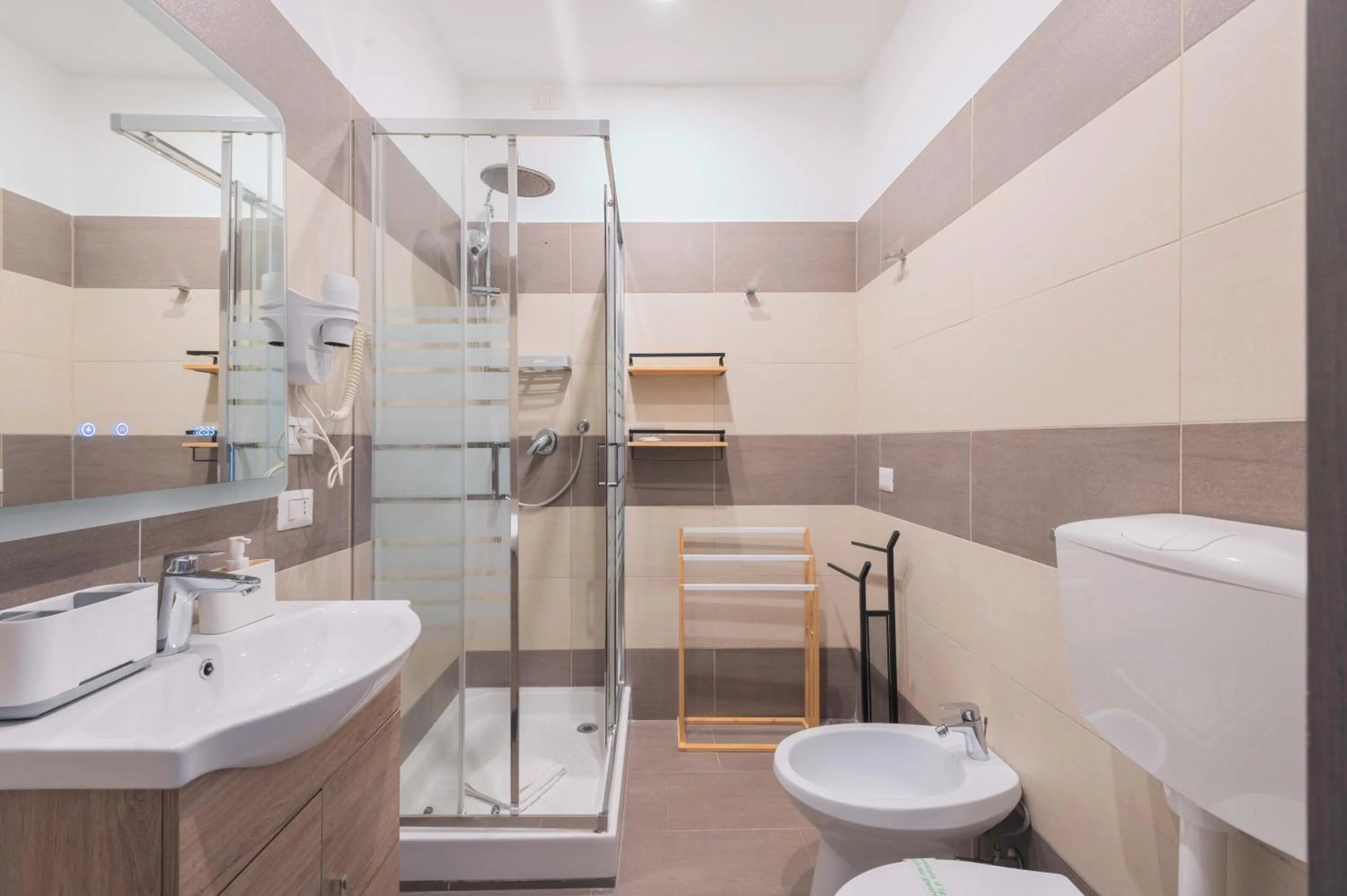 Shower in Rione Monti Suites