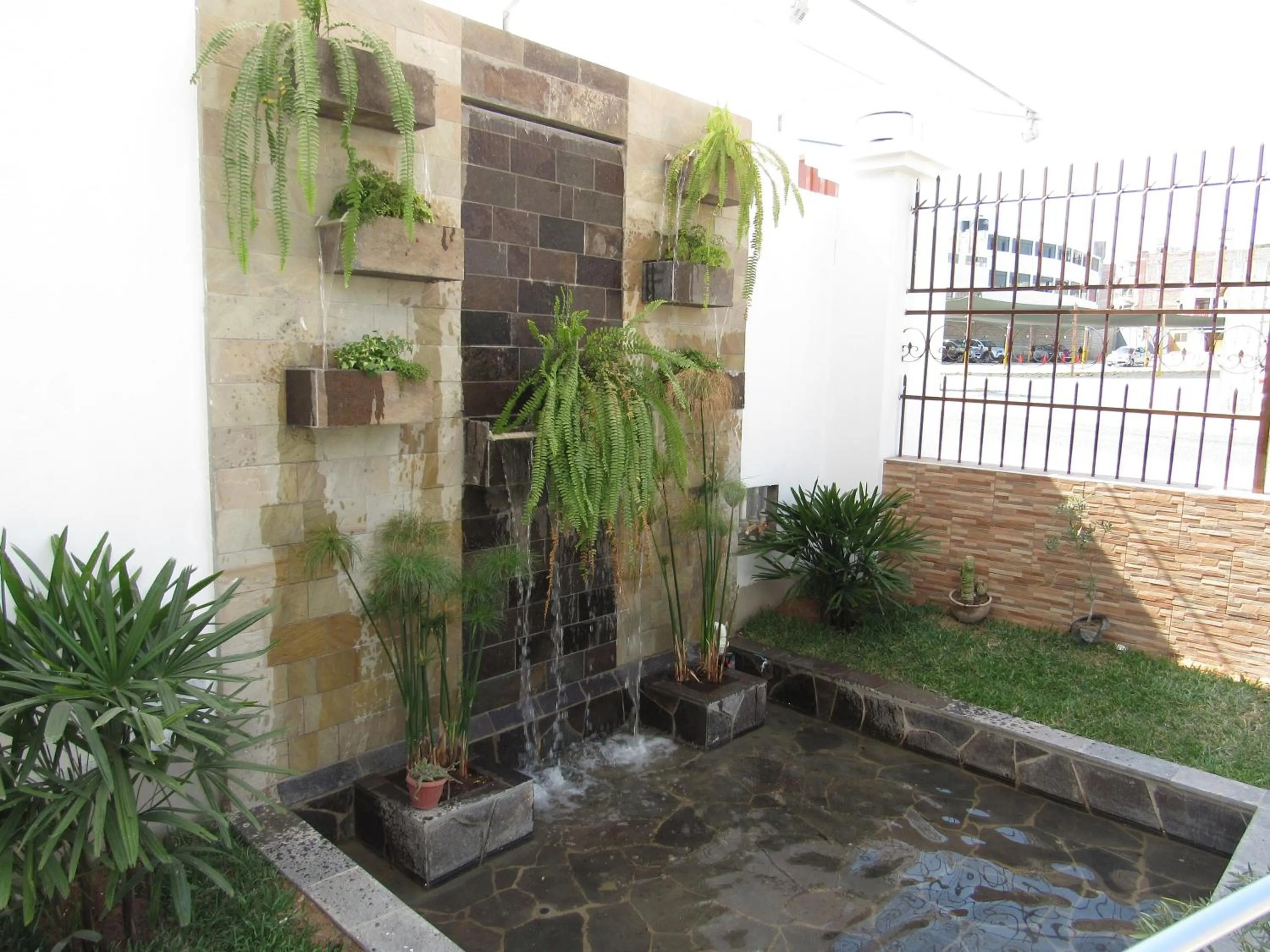 Garden view in Hotel La Mansion